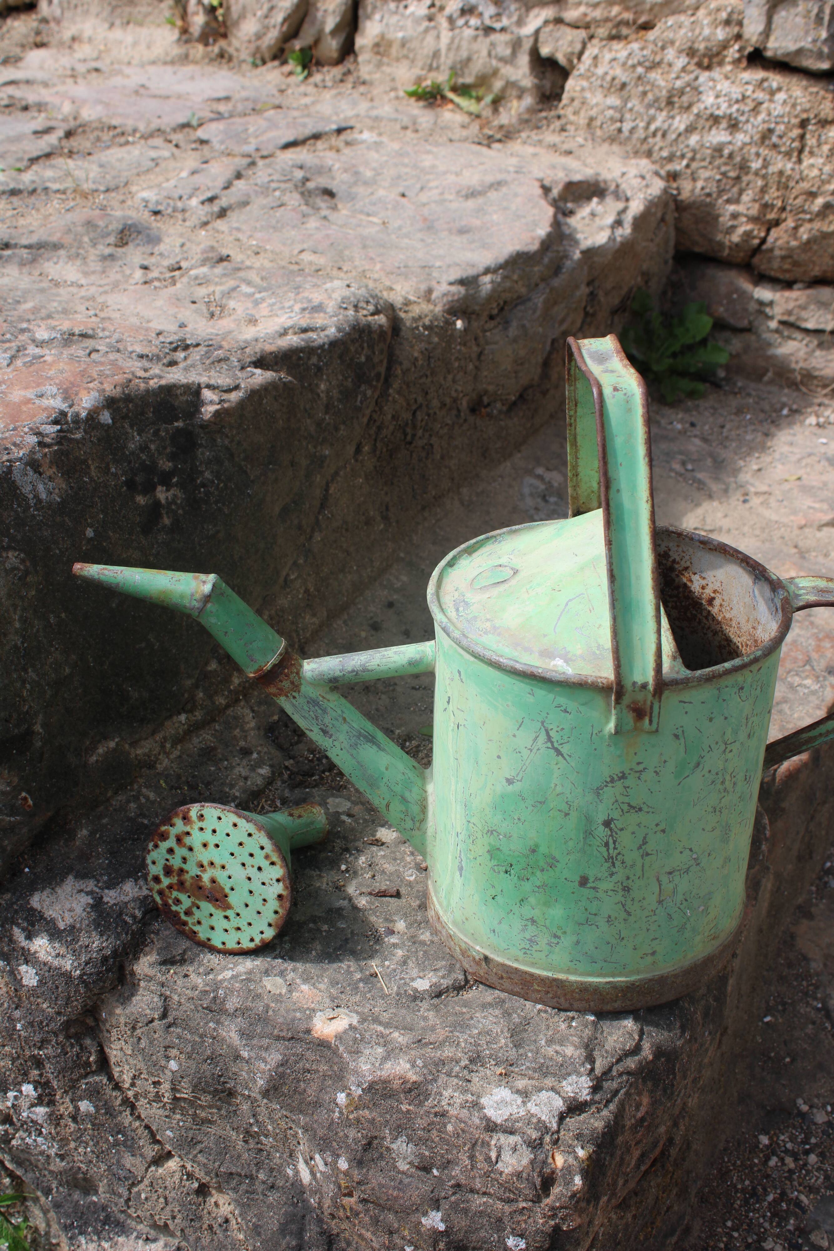 Zinc green watering can