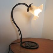 Art deco lamp in hammered wrought iron and tulip in glass, 30s 40s