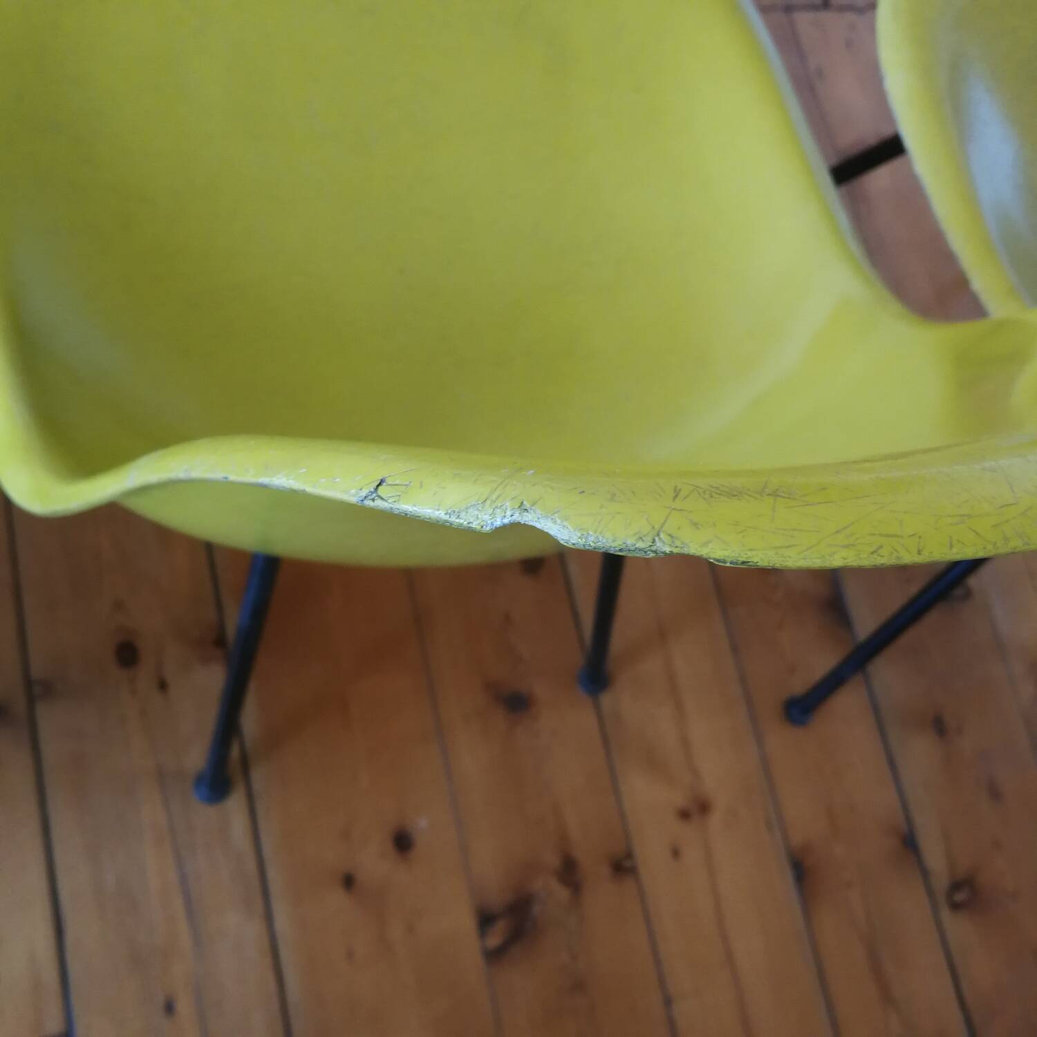 Set of 4 DSX chairs Herman Miller edition design Charles Eames fiberglass