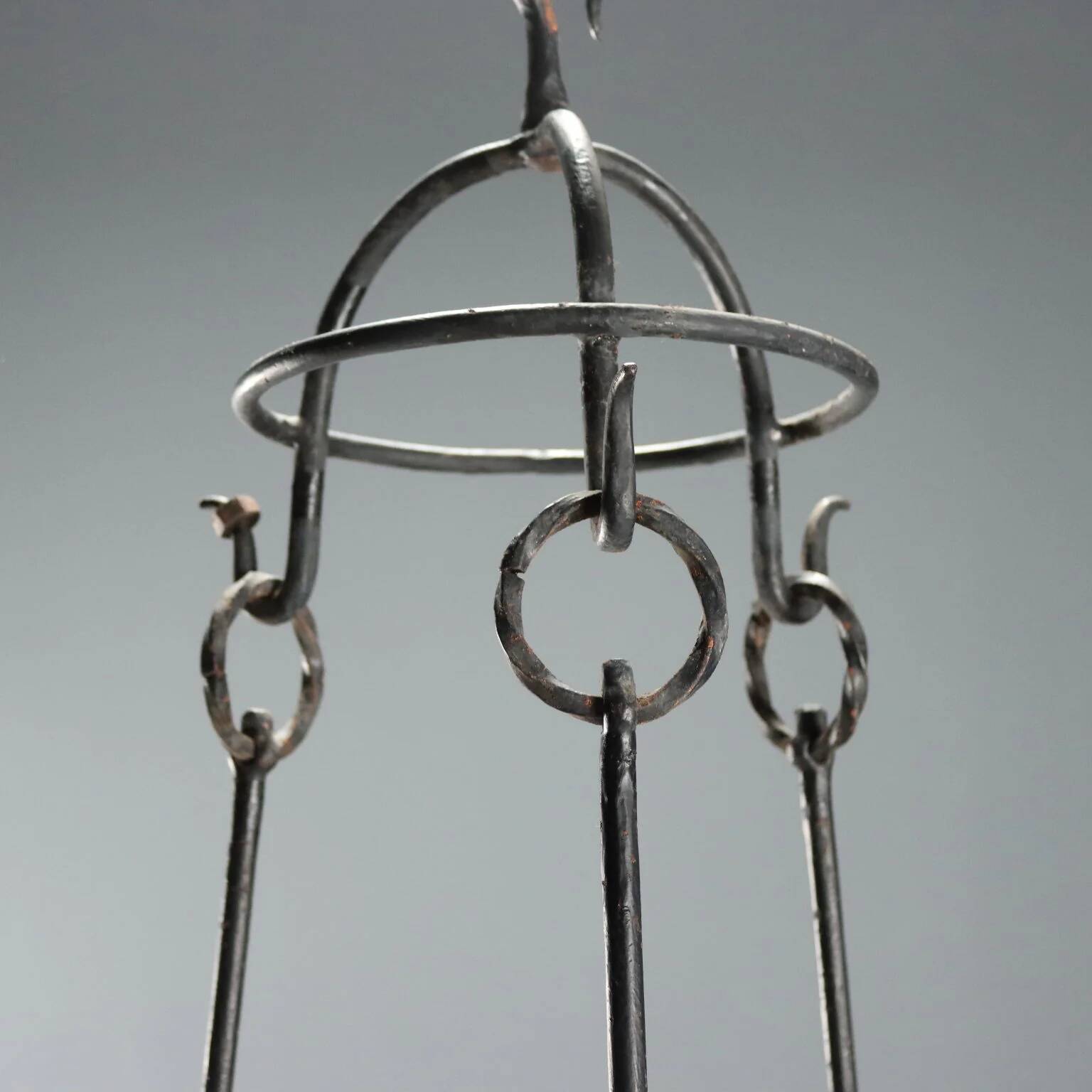Lustre en fer forgé par Alberto Gerardi