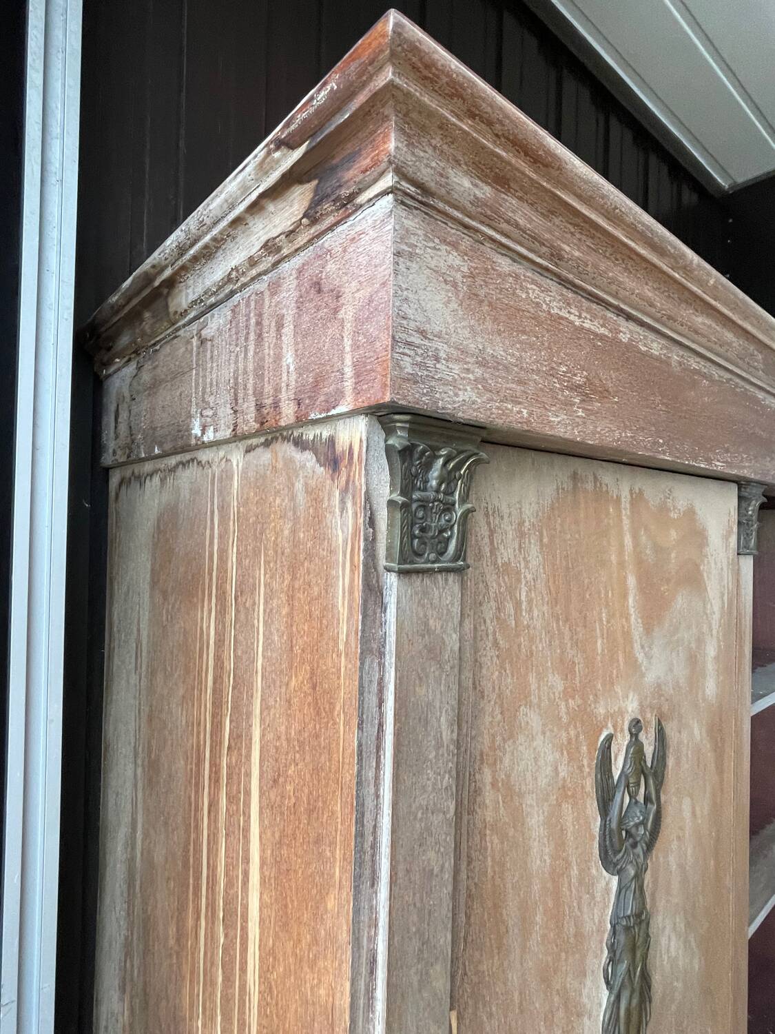 Armoire Cabinet directoire en chêne brut