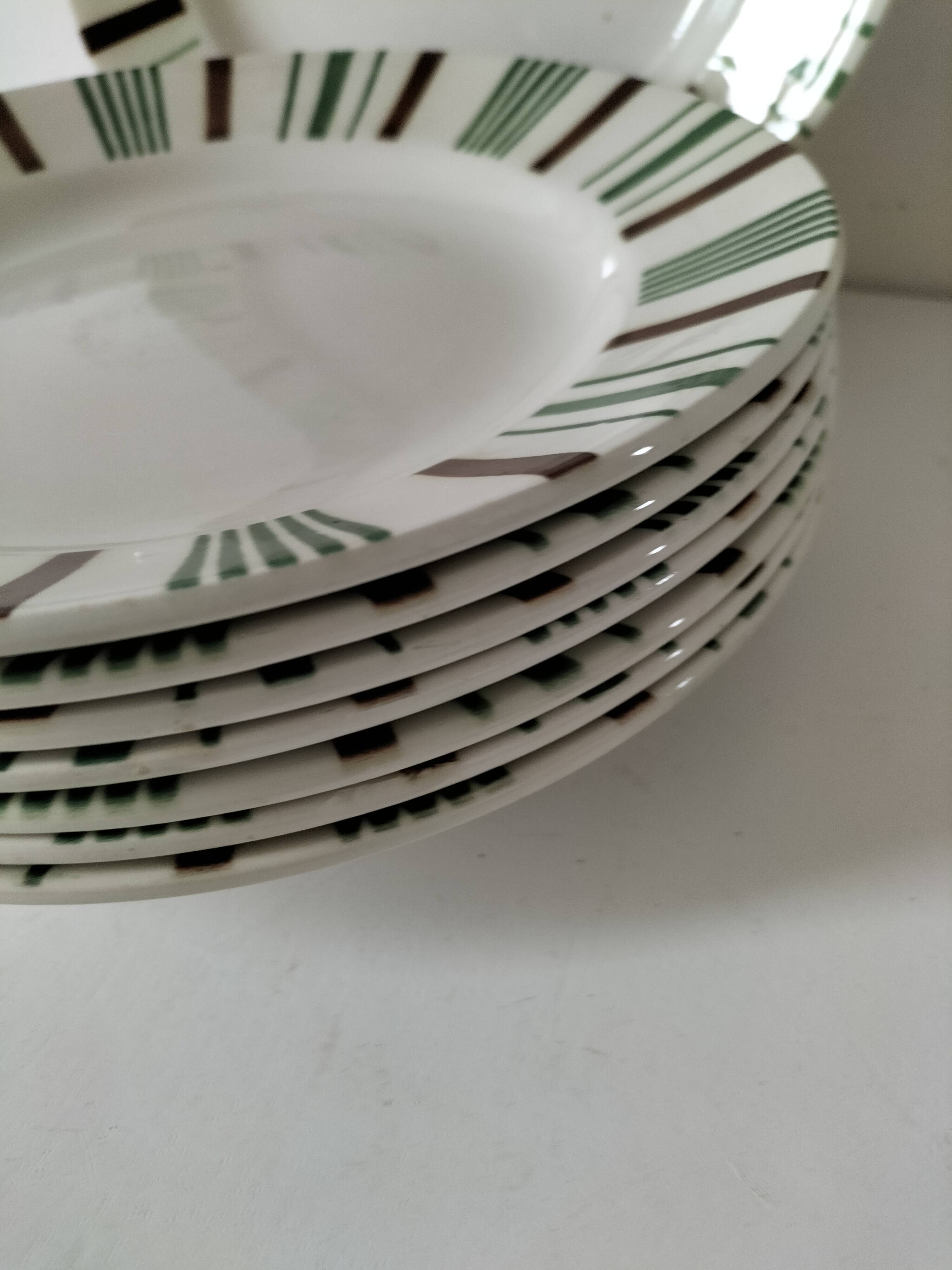 8 vintage flat plates Sarreguemines Digoin model 5329