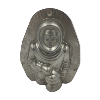 Astronaut-shaped chocolate mold