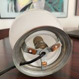 Opaline ball lamp to pose