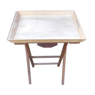 Folding table