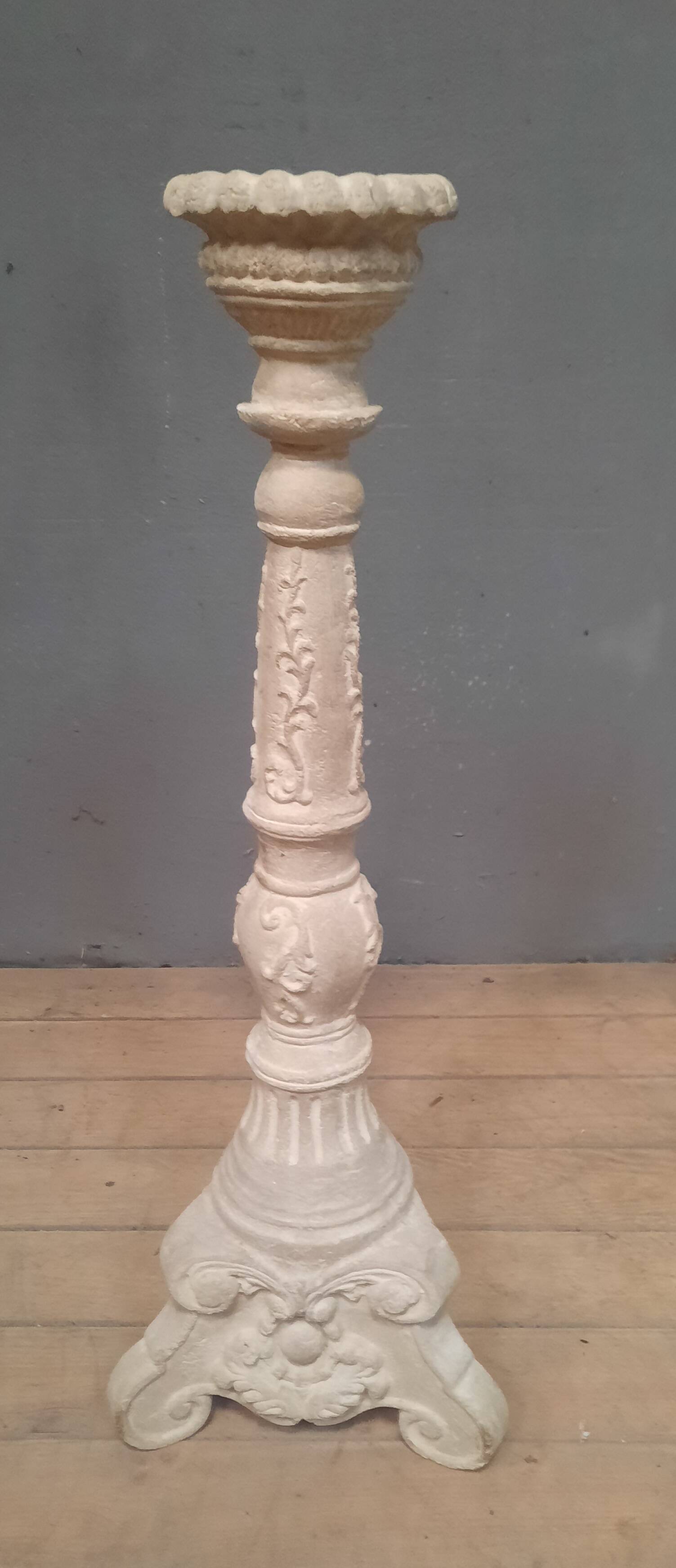 Peak-shaped column
