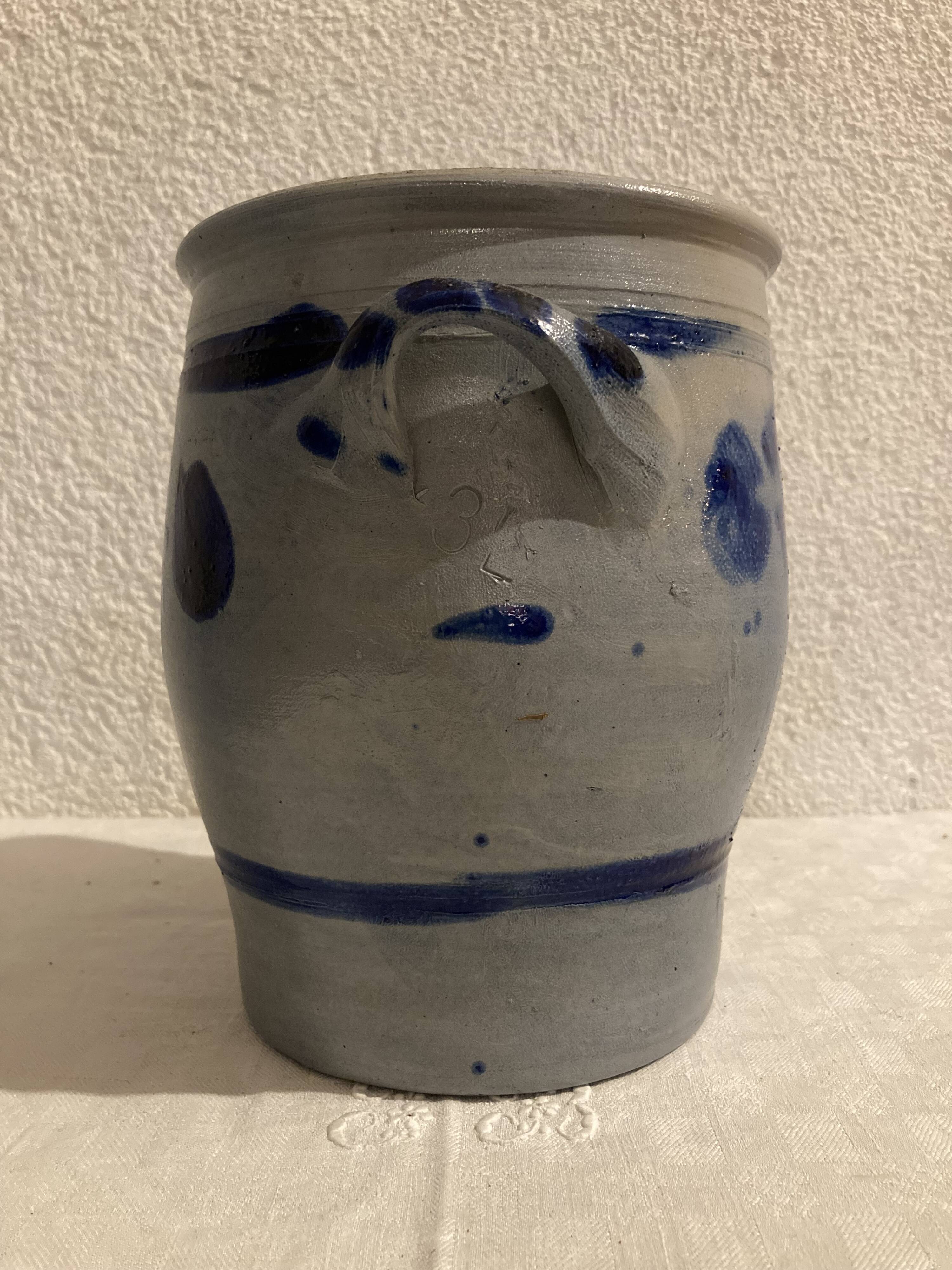 Grease pot in blue-patterned stoneware