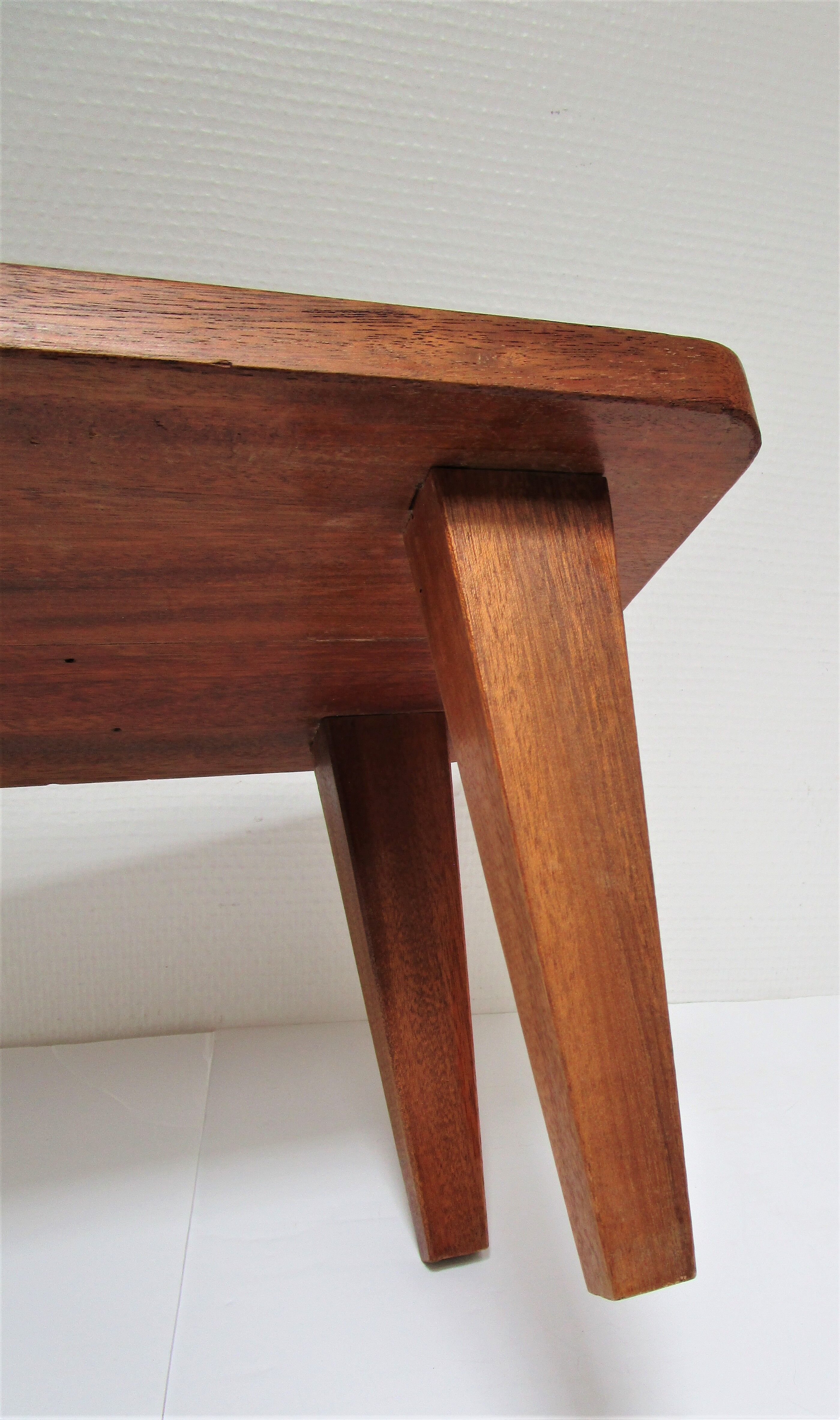 Tabouret bas bois massif années 50 / 60