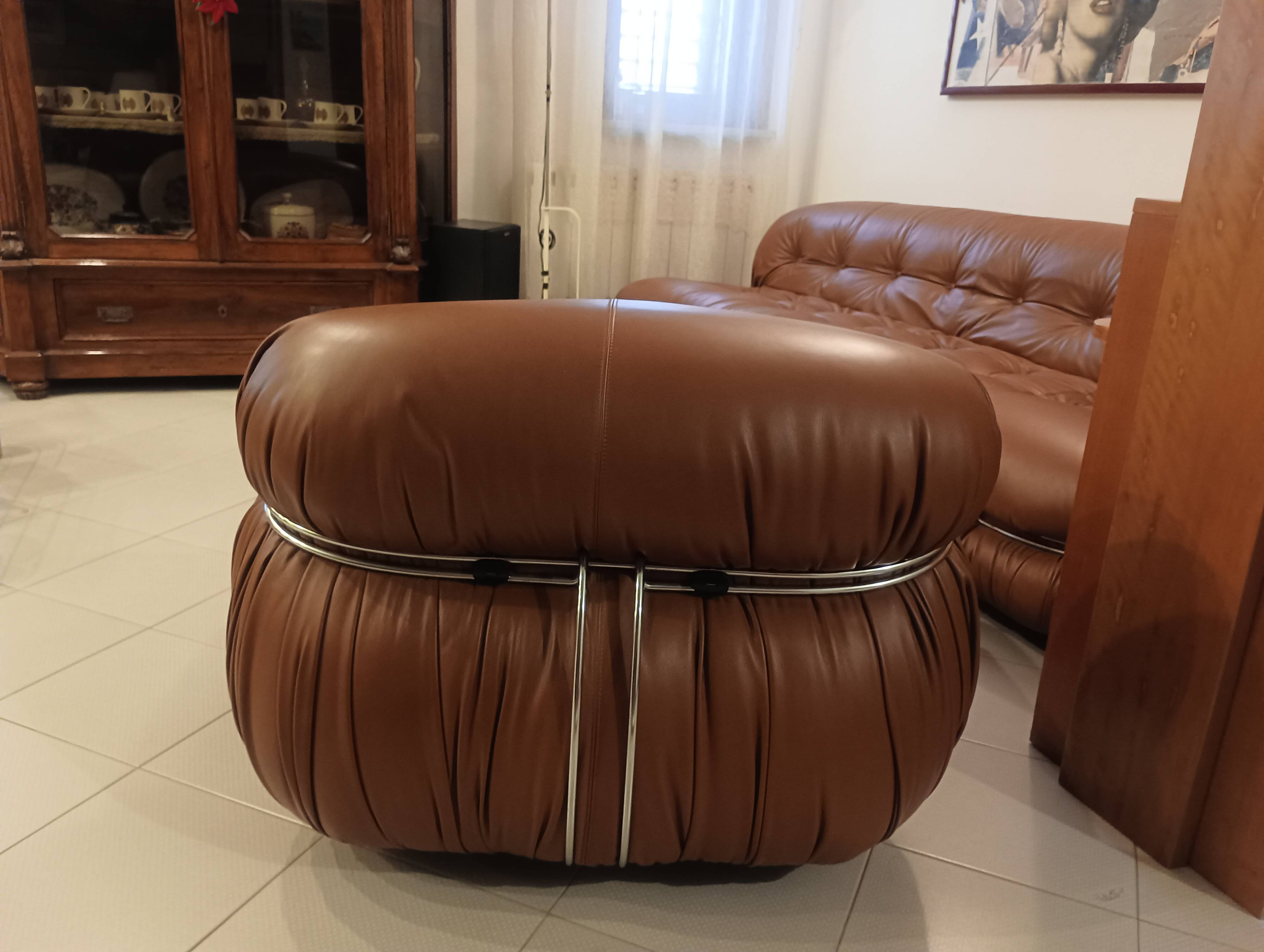 Cassina Soriana sofa for 4 people and 1 Soriana armchair for Cassina.