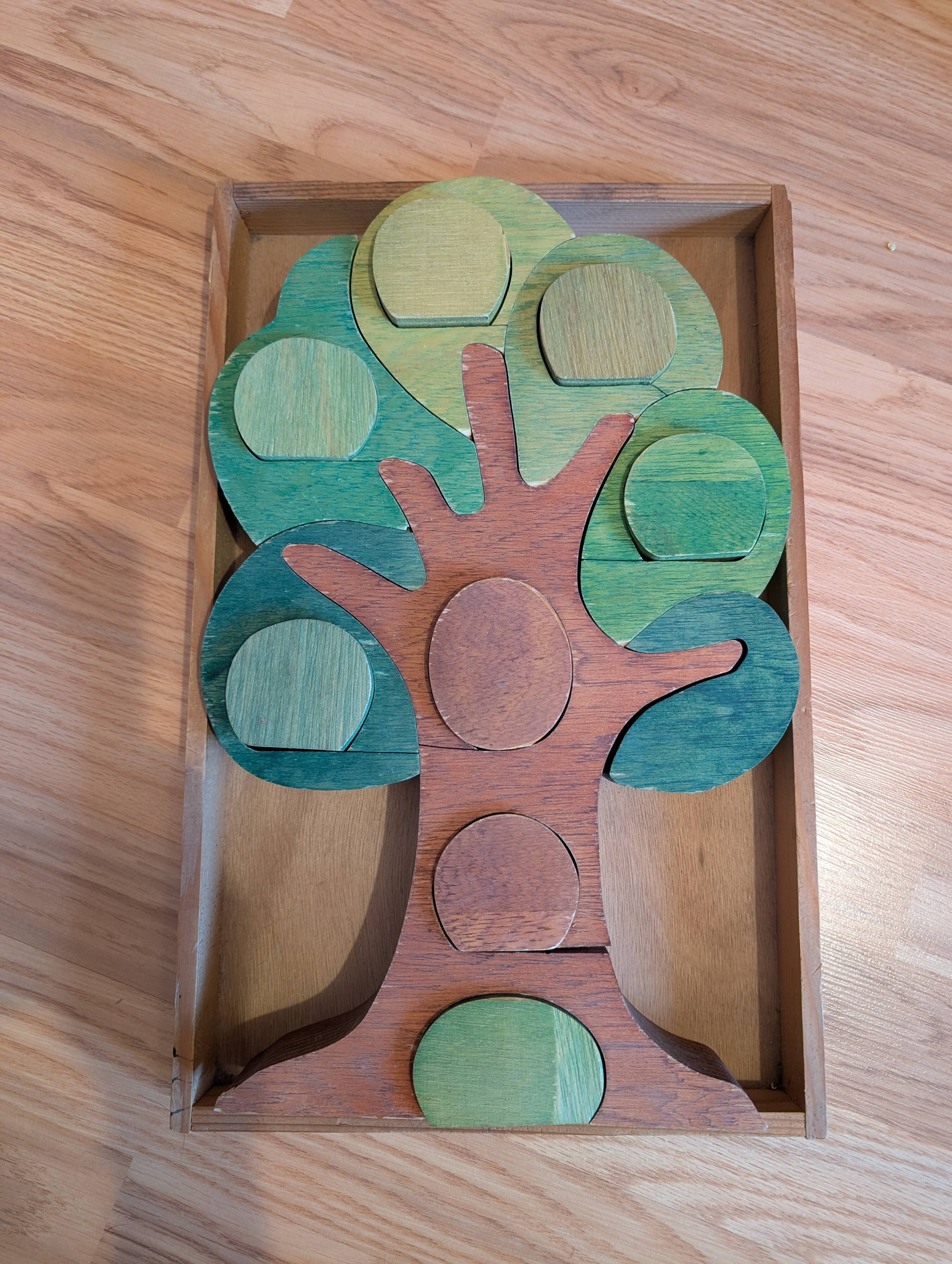 Wooden tree toy