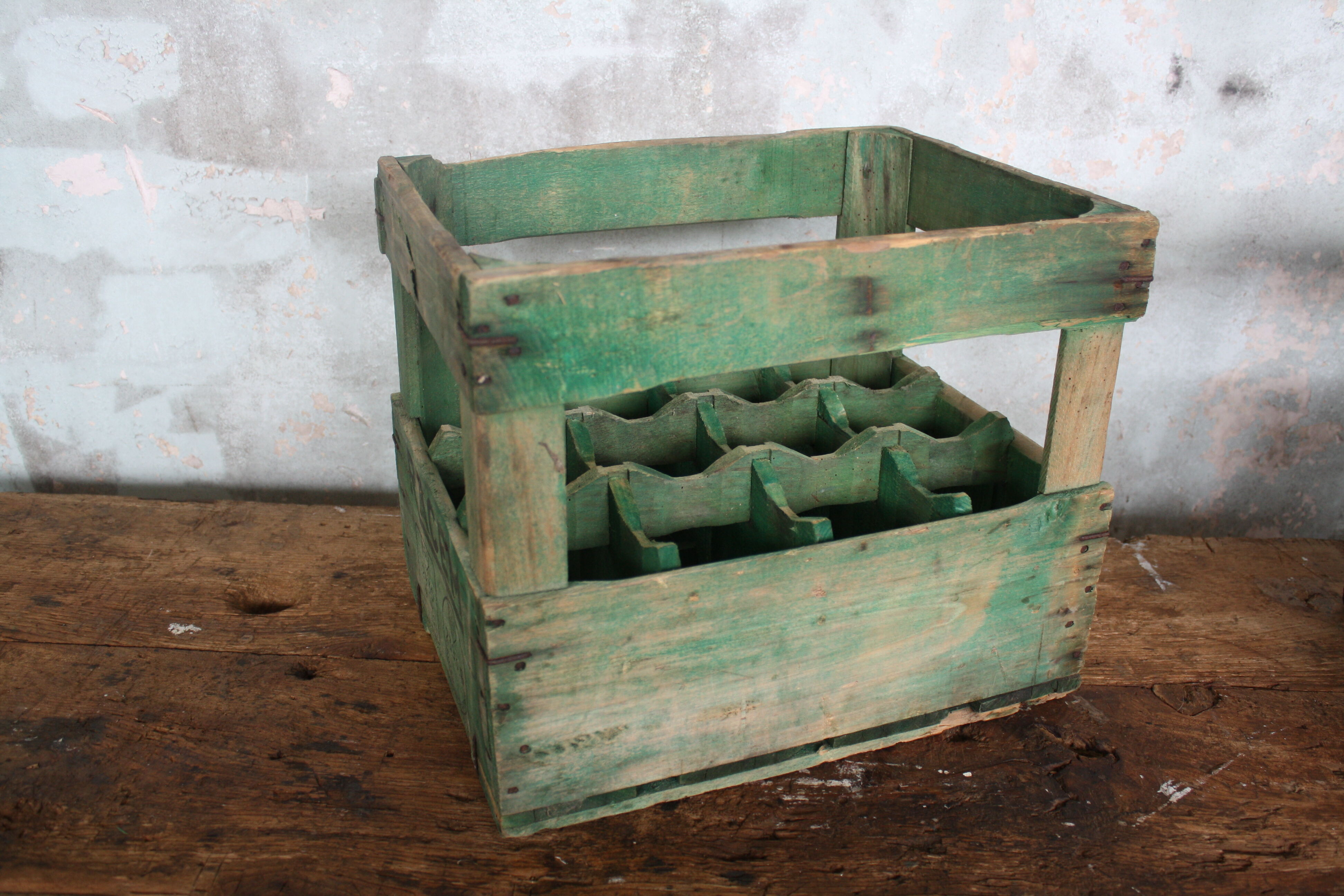 Green wooden bottle case