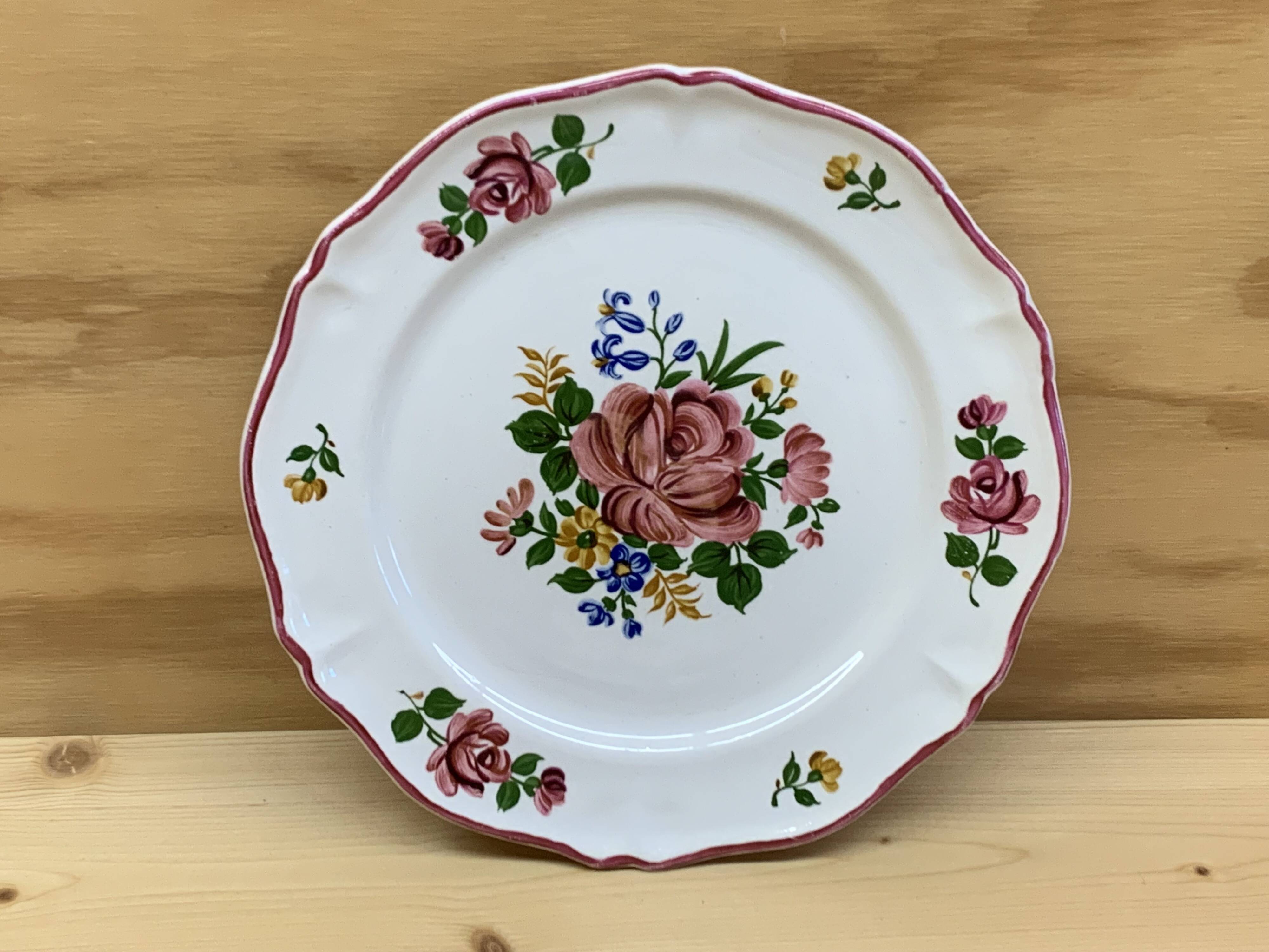 6 vintage Saint Amand dessert plates