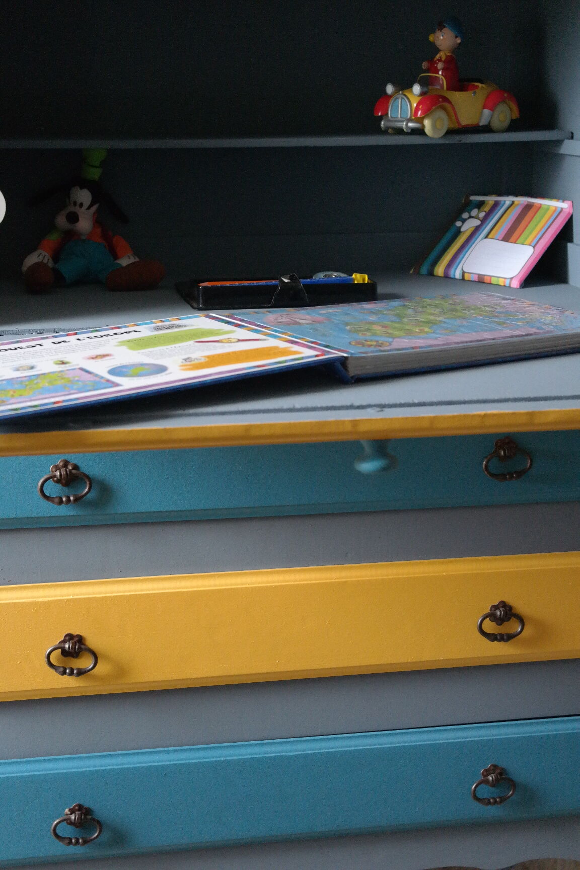 Bureau enfant dos d'âne vintage relooké