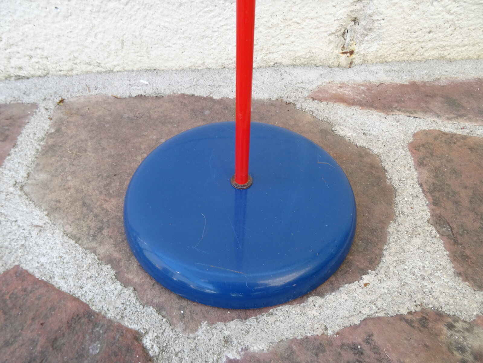 80s metal lamppost Memphis style