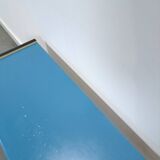 Jaren 50 ladekastje met blauw blad en zwarte poten