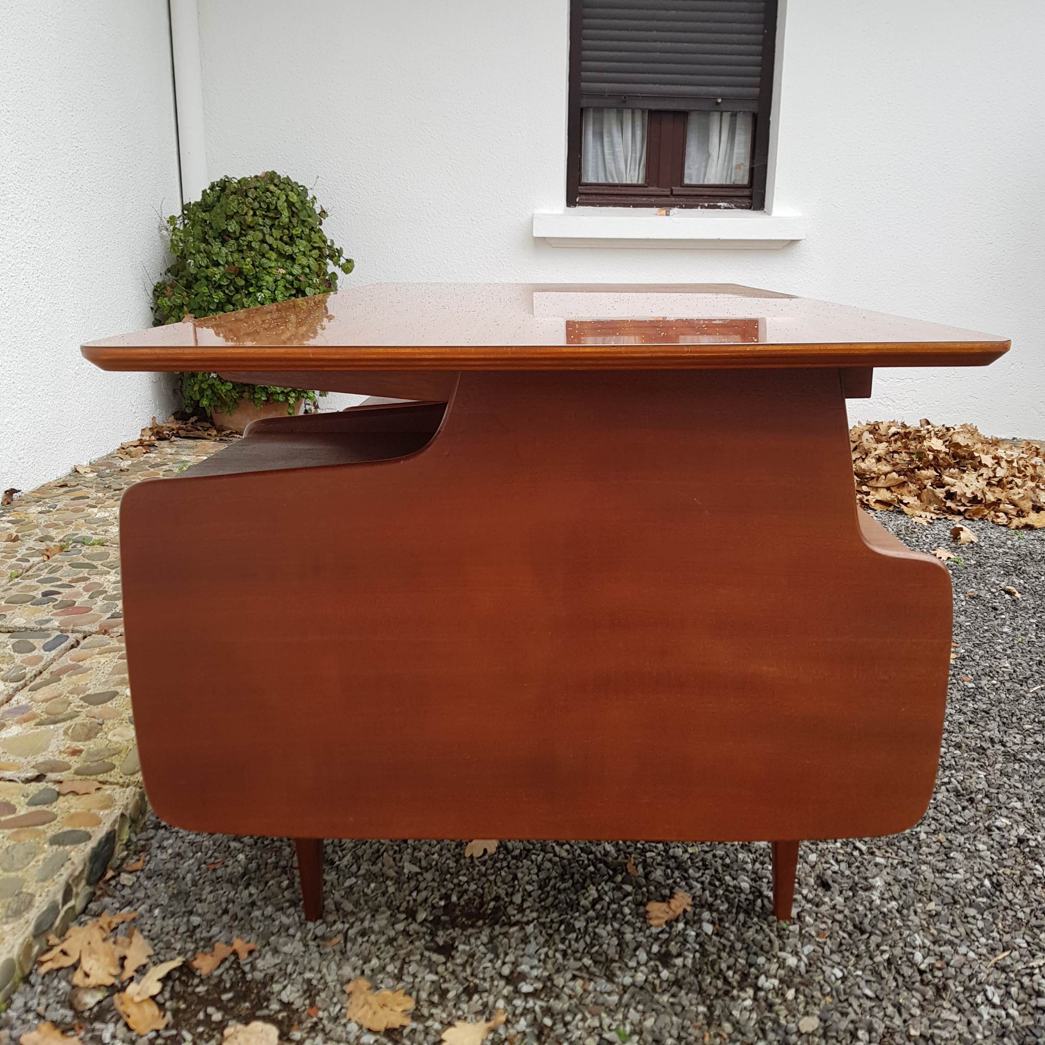 Executive Office Jacques Hauville edit by Bema 50