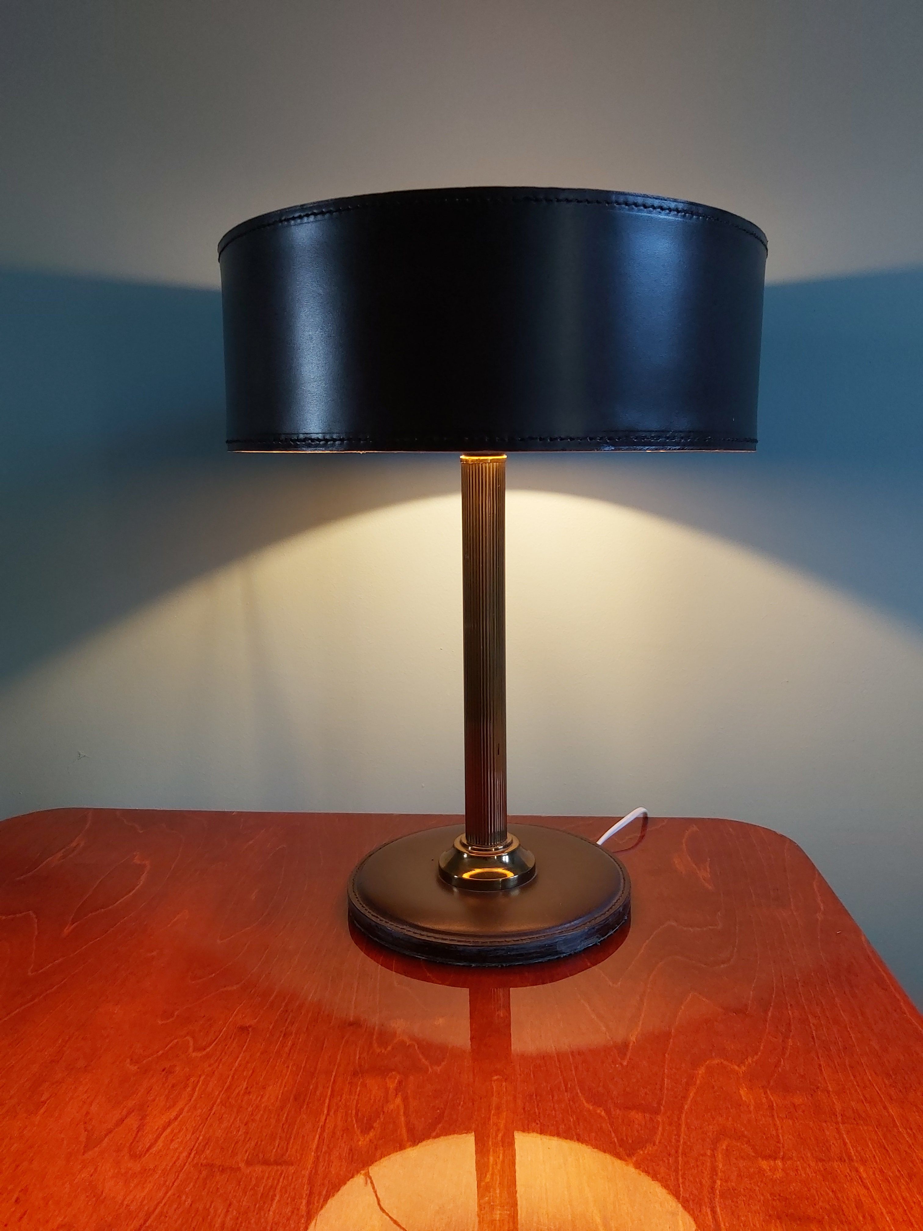 Brown leather desk lamp and brass foot, 70s