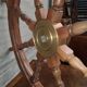 Roue barre de bateau noyer incrustation au centre laiton 8 prises vintage 1970