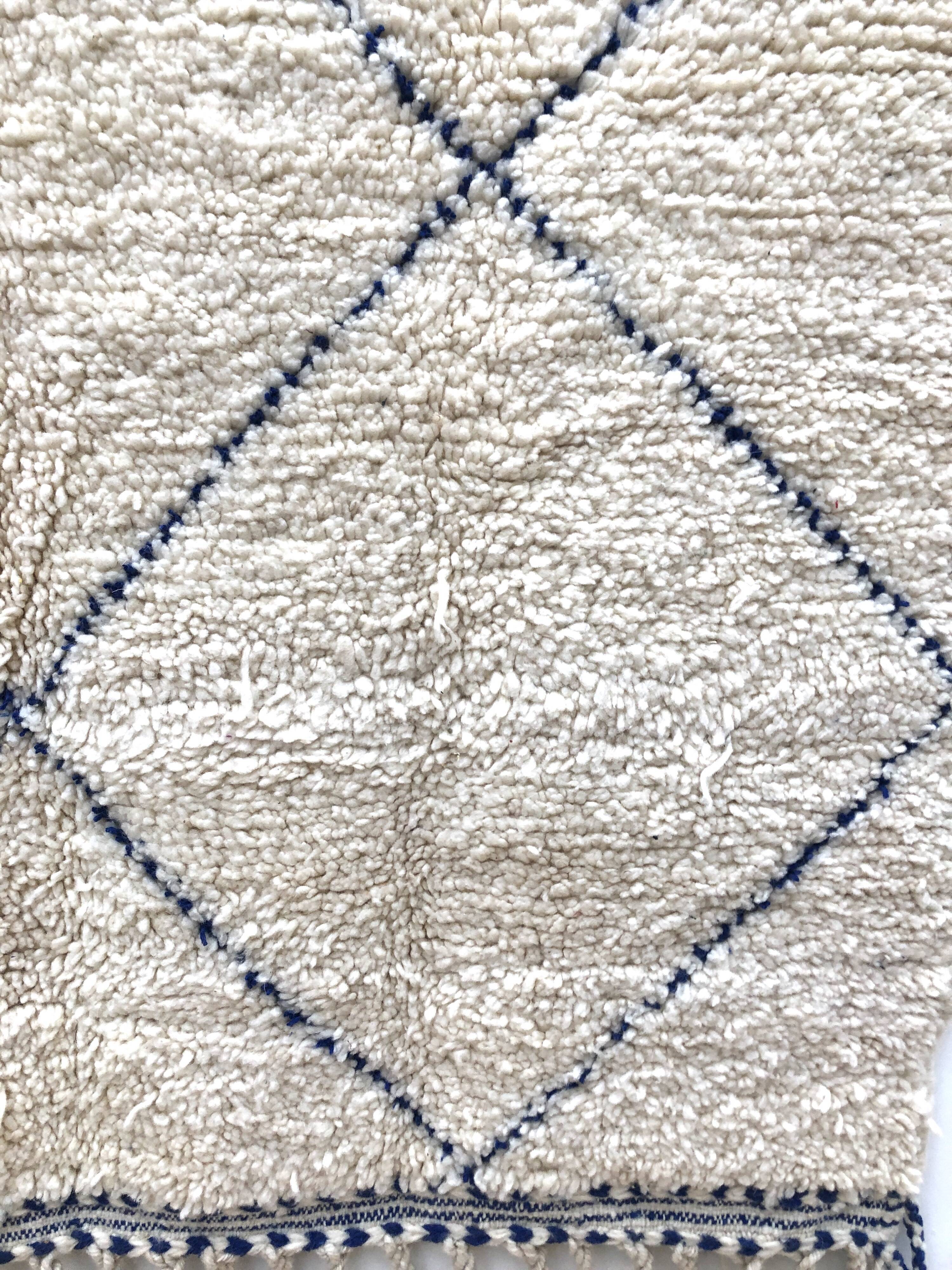 Moroccan Berber carpet Beni Ouarain with majorelle blue diamonds 1.89x1.38m