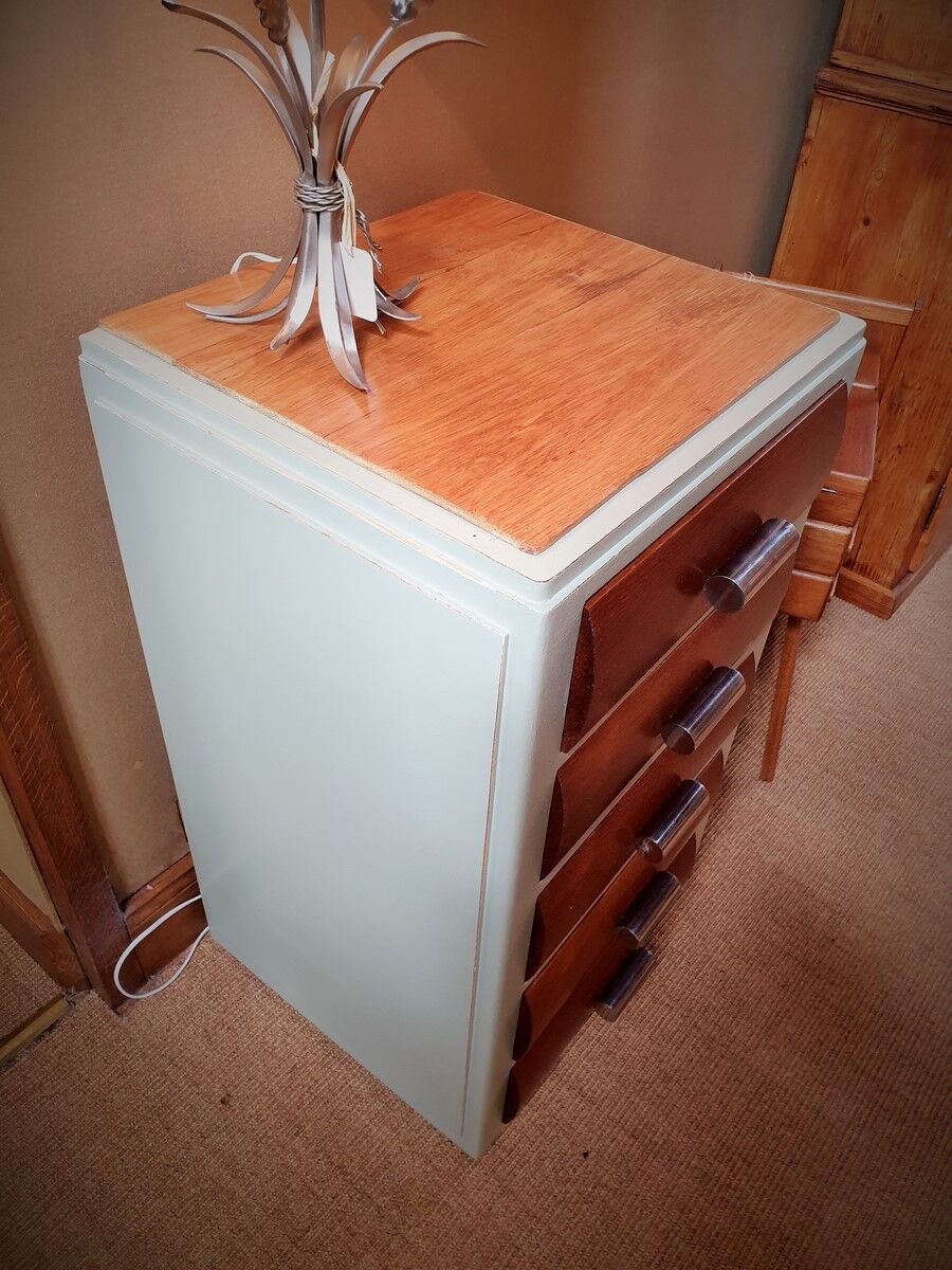 Vintage chest of drawers