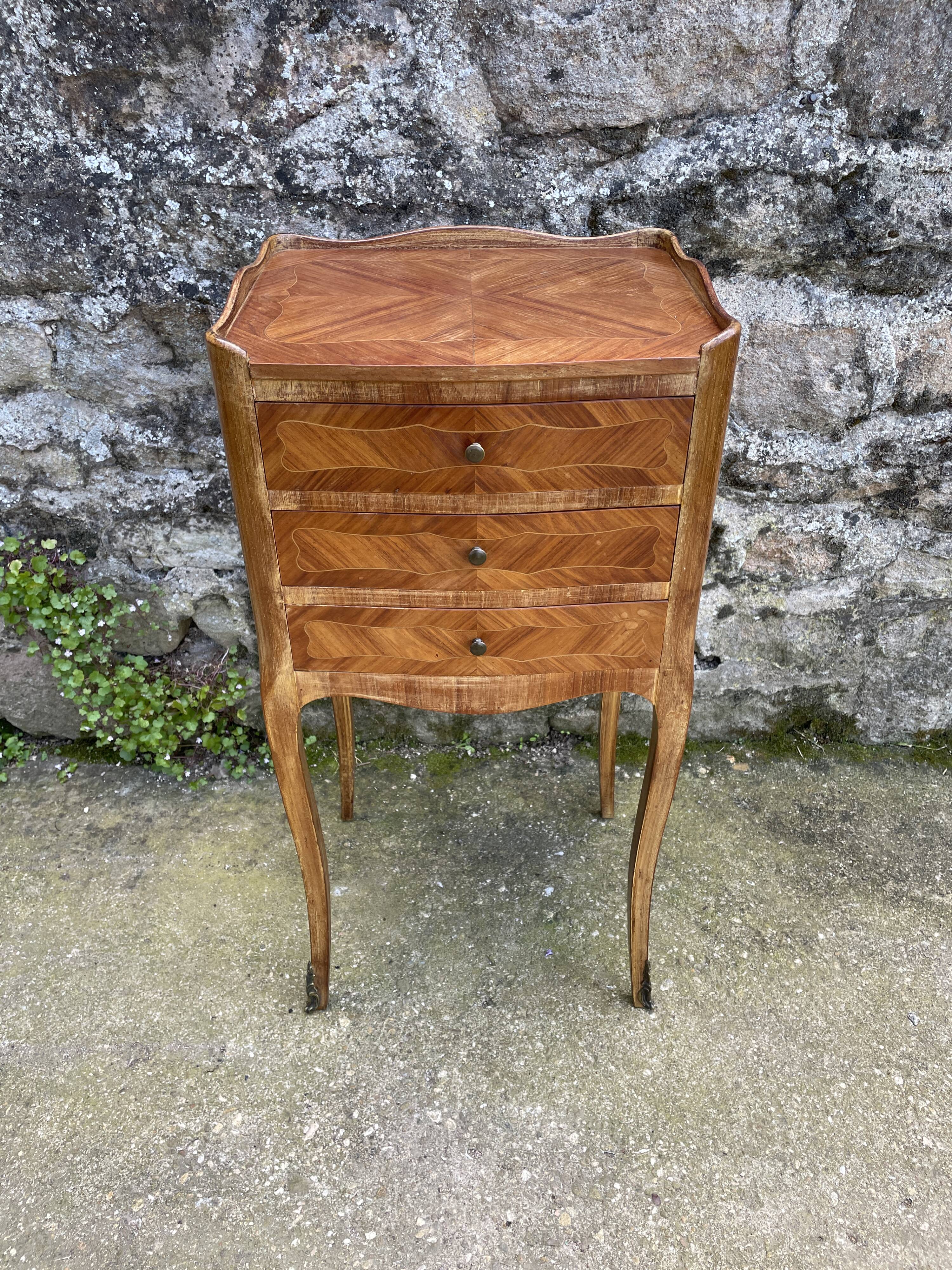 Meuble de chevet marqueté Louis XV