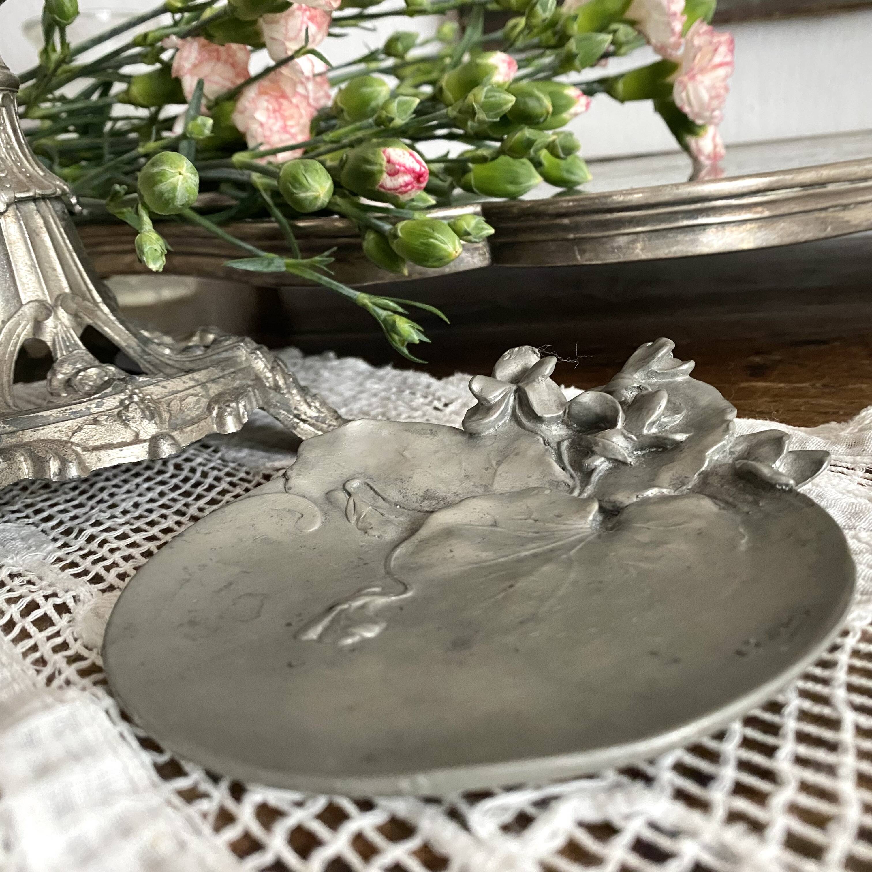 Art Nouveau ashtray in pewter signed L. Kann, foundry Siot-Decauville