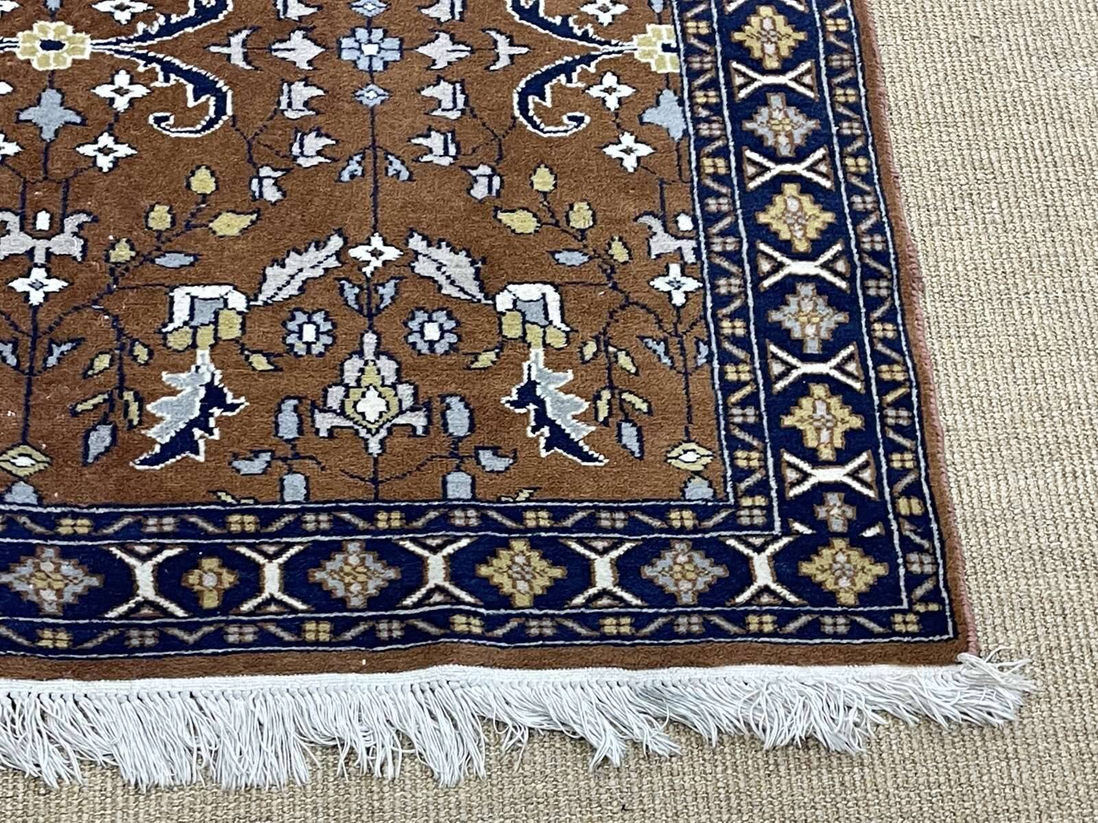 Handmade Pakistani wool rug - L=1m75 l=1m27..