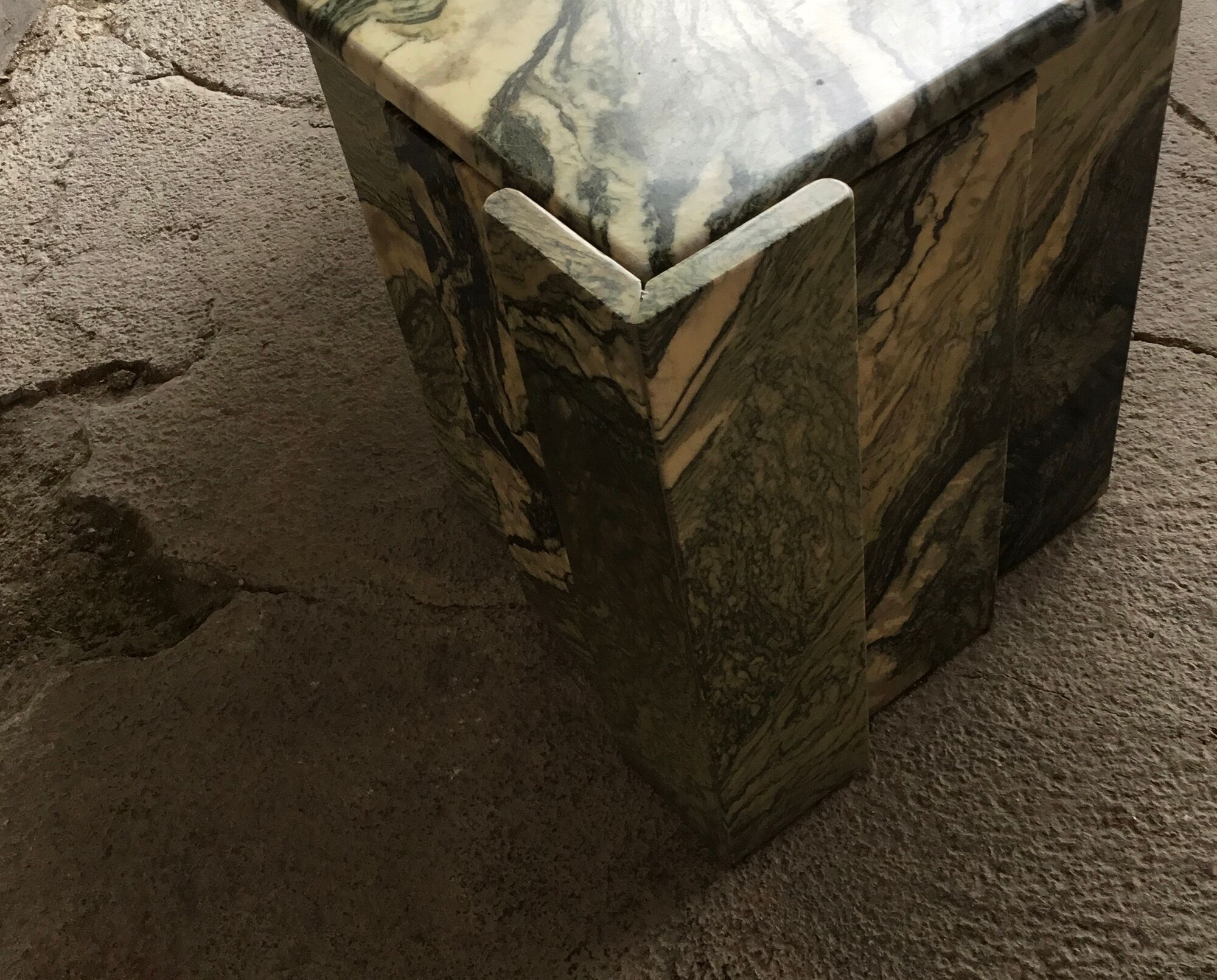 Large marble coffee table in the shape of an eye from Roche Bobois - 1970