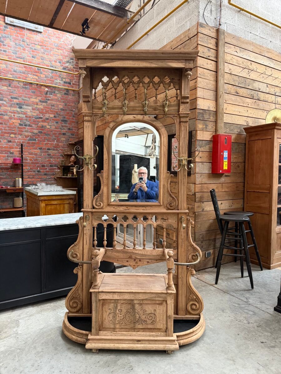 Entrance hall wardrobe in walnut, late 19th century.