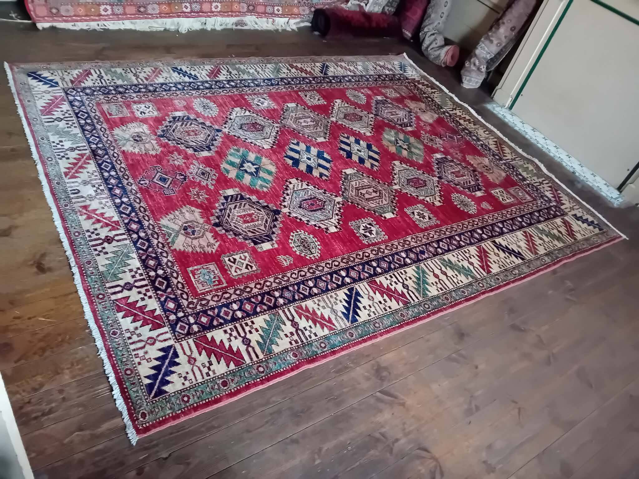 Handmade Pakistani Kazak rug 284x224cm