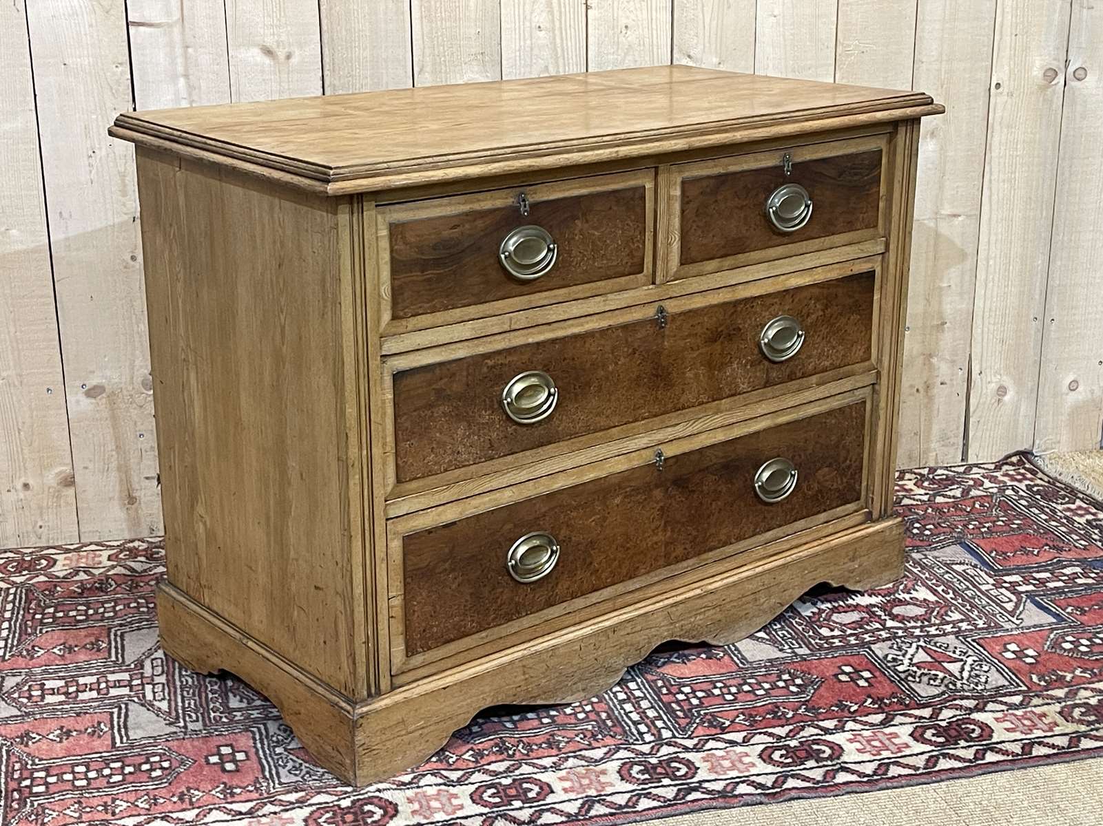 English chest of drawers in frene and nineteenth yew magnifying glass