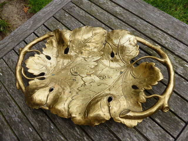 Cup a fruit, in the form of brass, copper, former fig leaf