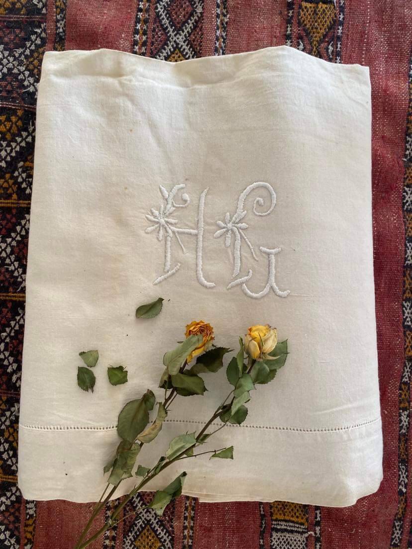 Drap en metis monogramme HG.