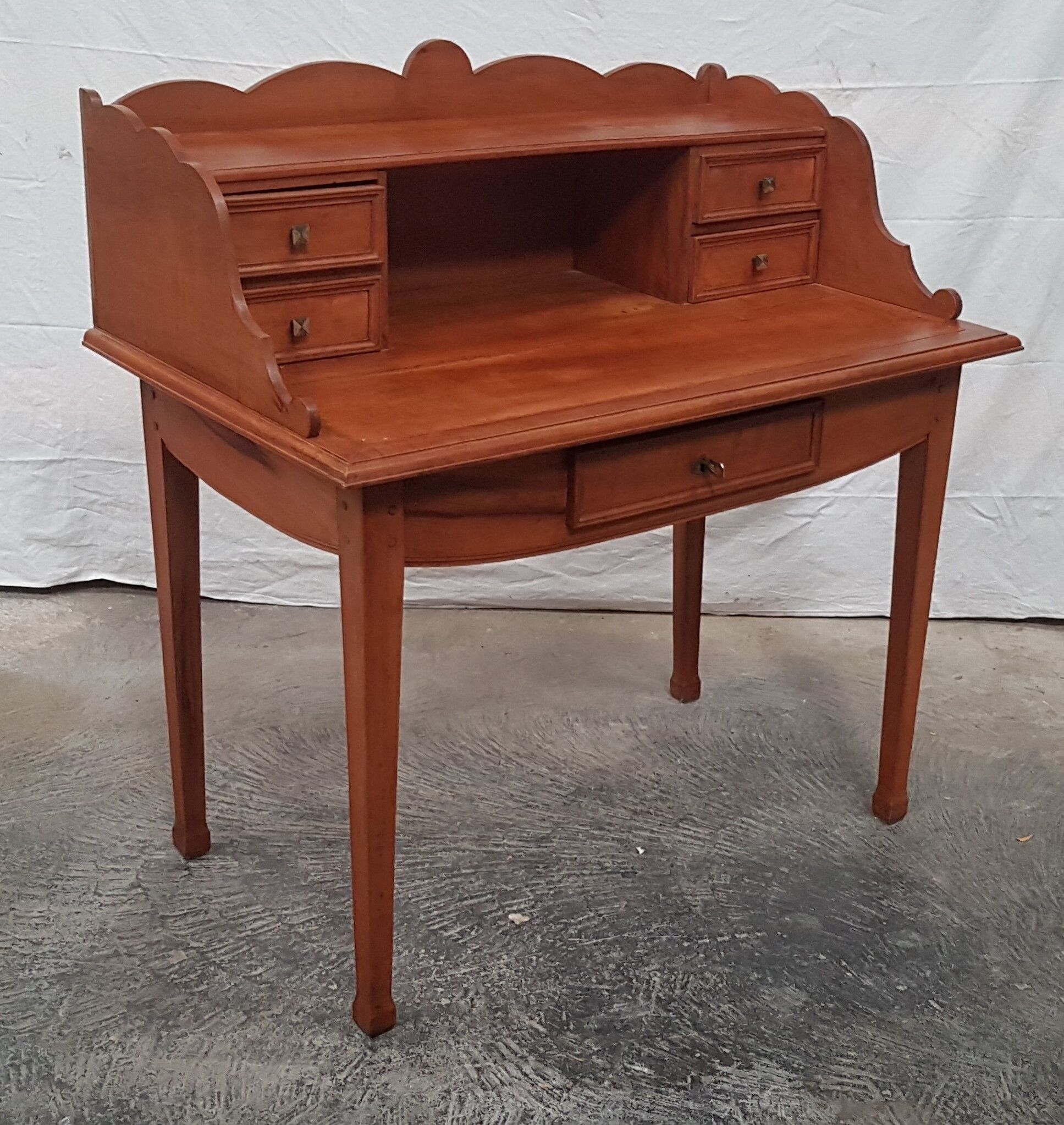 Solid wood stepped office