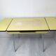 Table en formica jaune moutarde  des années 50- 60