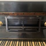 Piano droit noir