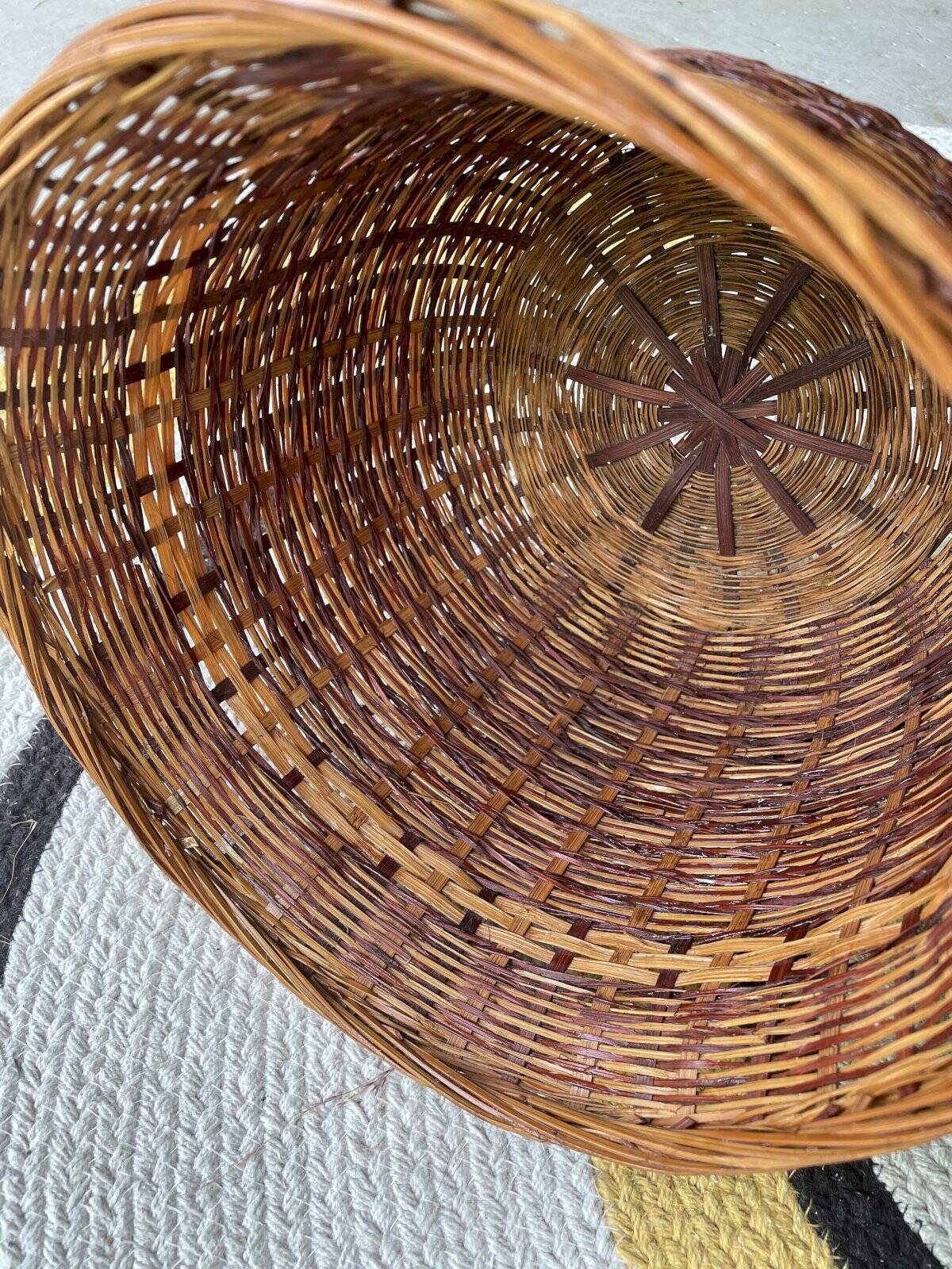 Bicolour wicker basket