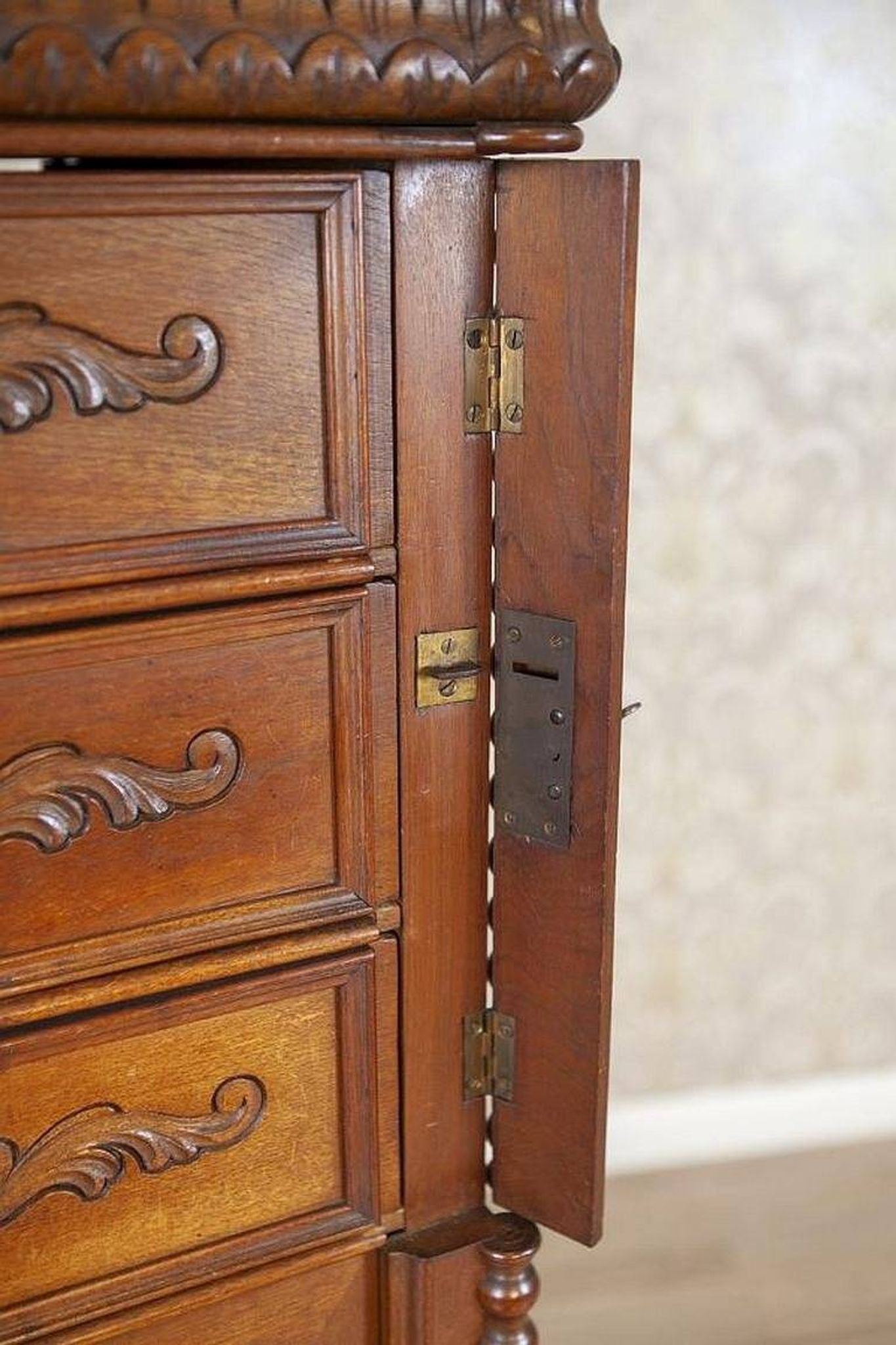Cabinet de style Renaissance Revival en noyer, 1900