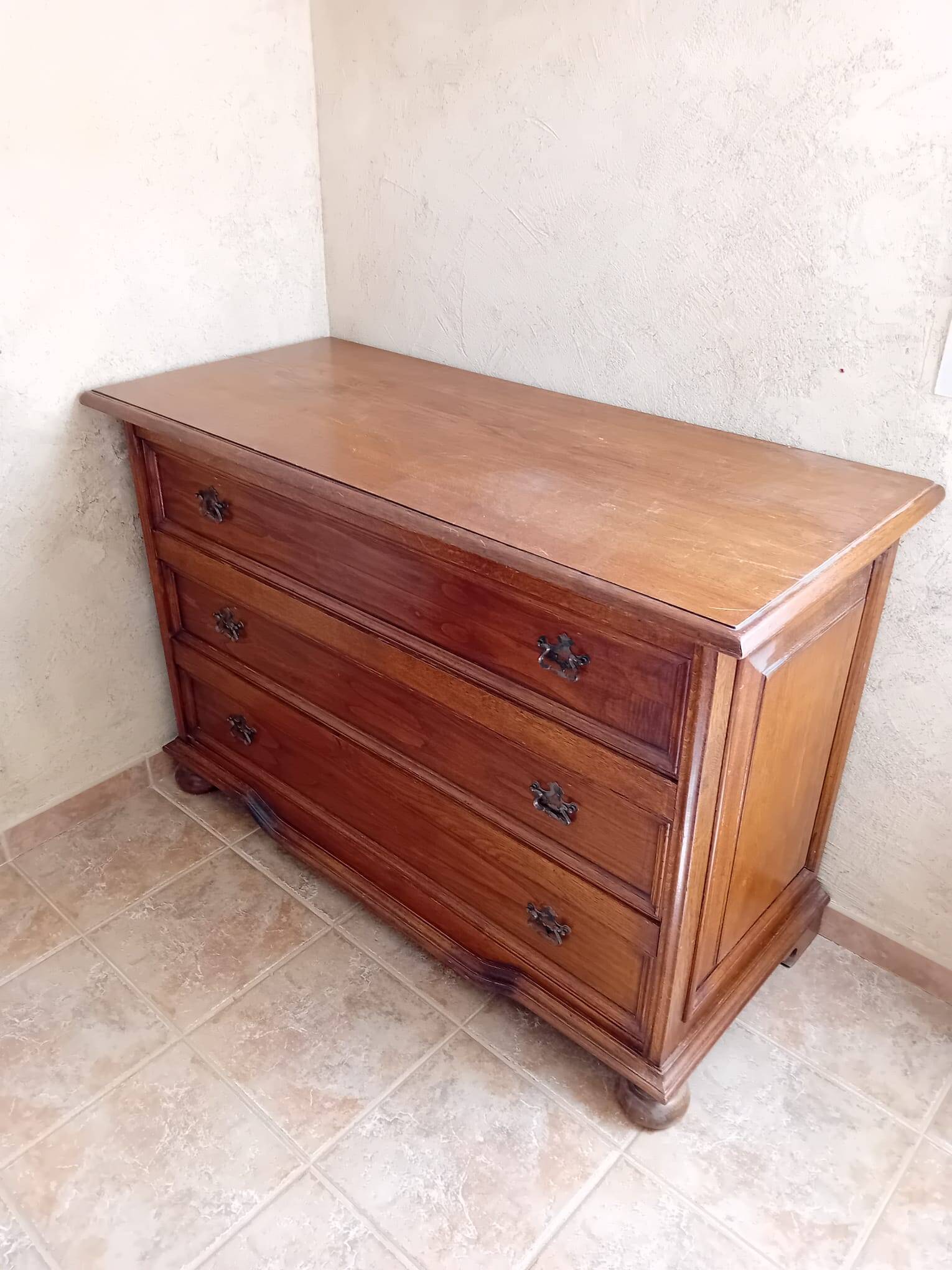 Provençal-style chest of drawers