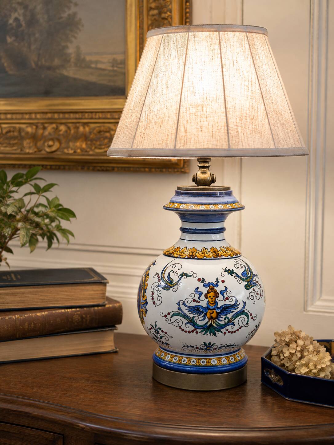 Lampe ancienne en faïence attribuée à Gien – décor Renaissance