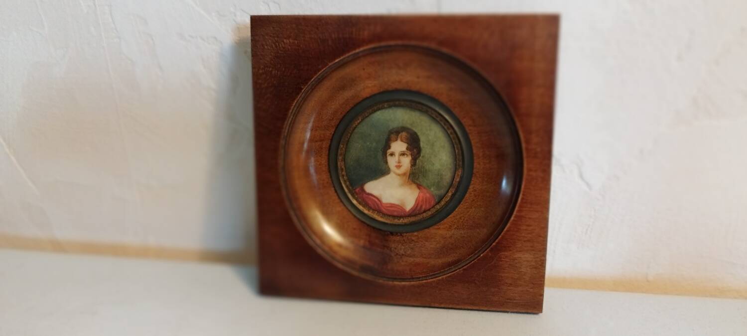 Miniature painting portrait of a woman with a red bodice