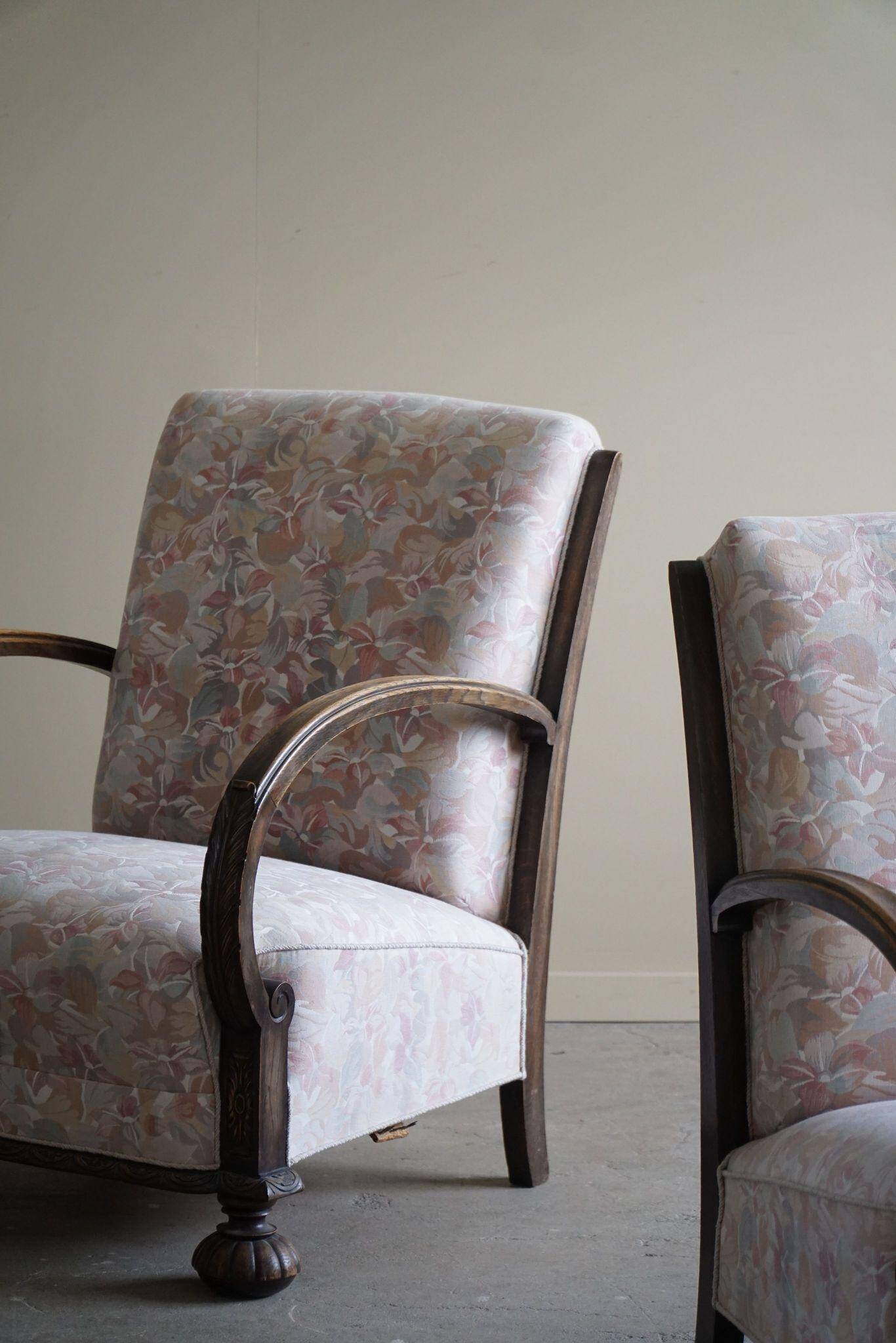Pair of Danish Art Deco deck chairs, oak and vibrant floral fabric, 1940s