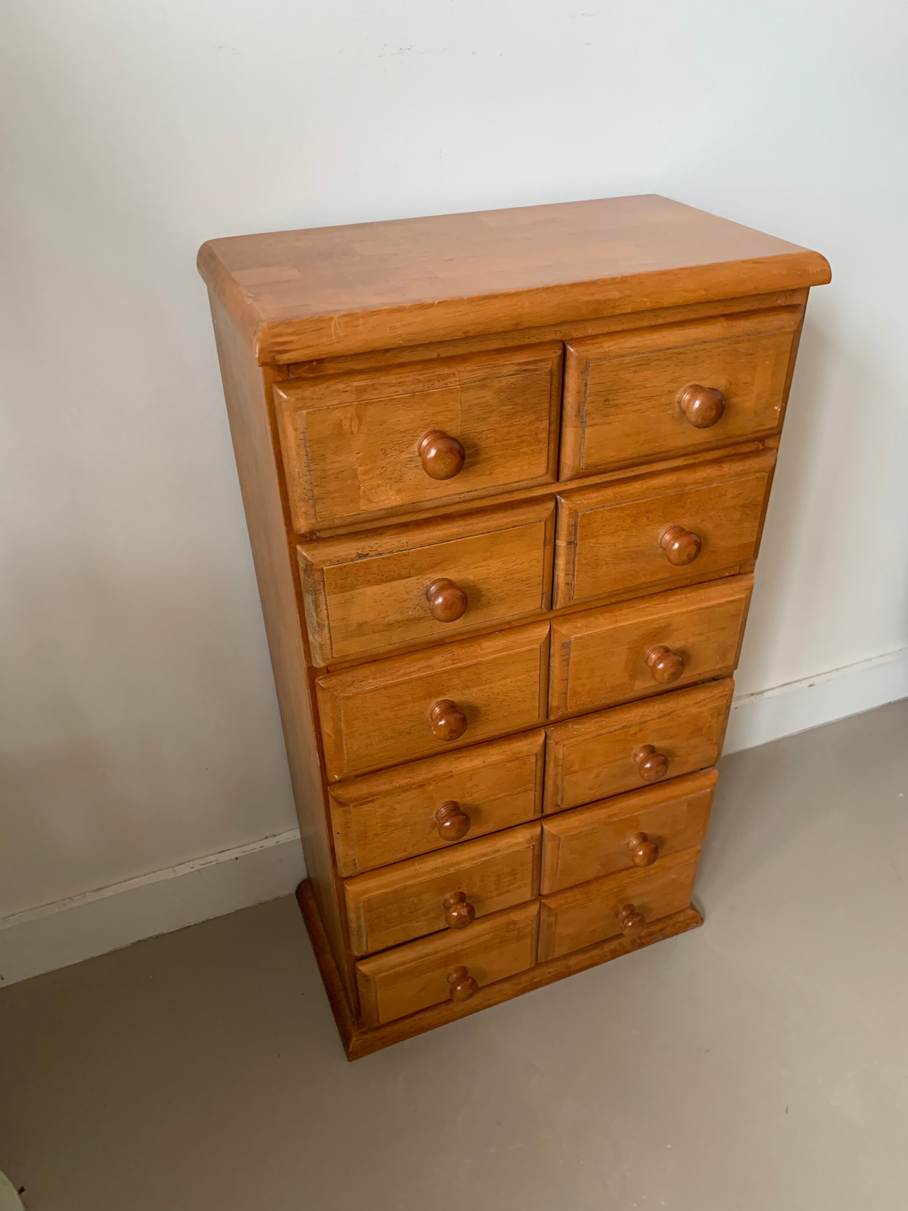 Drawer cabinet