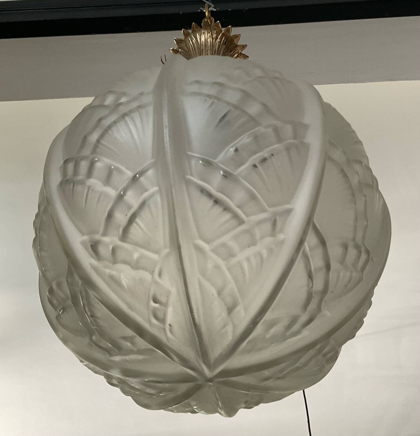 Grande suspension Art Déco en verre dépoli