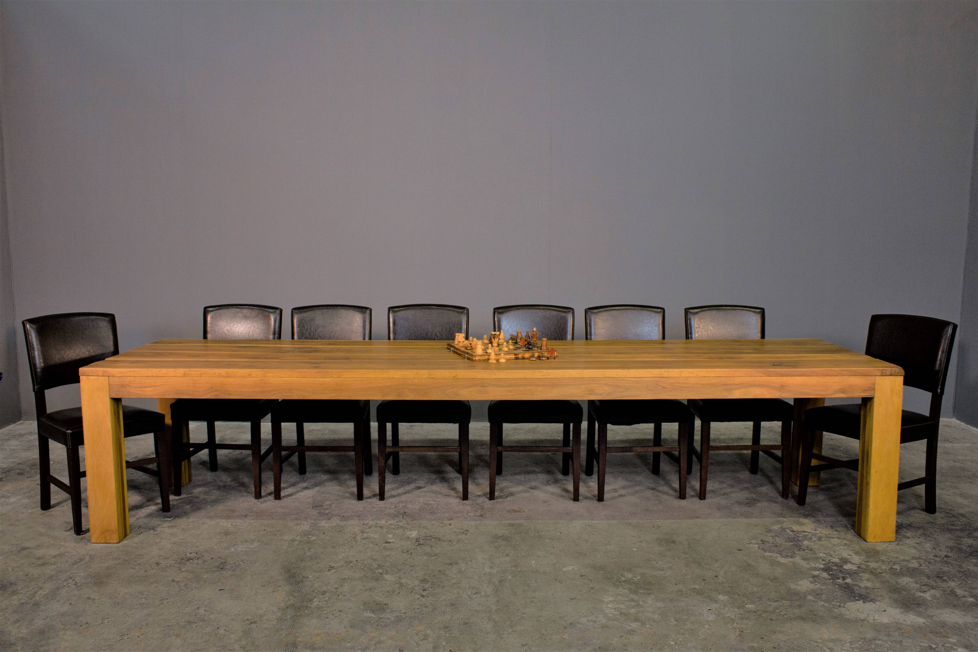 Tavolo artigianale in noce