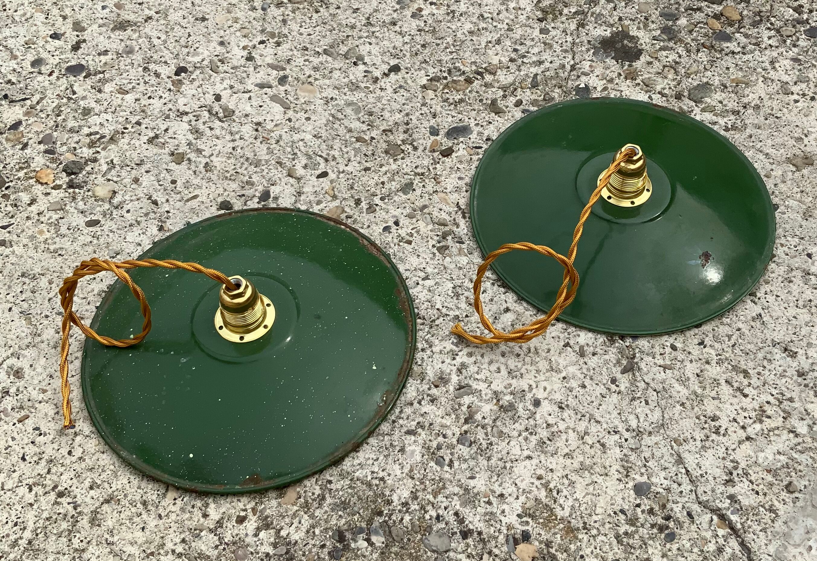 Vintage suspension duo in enamelled sheet metal style indus green and white