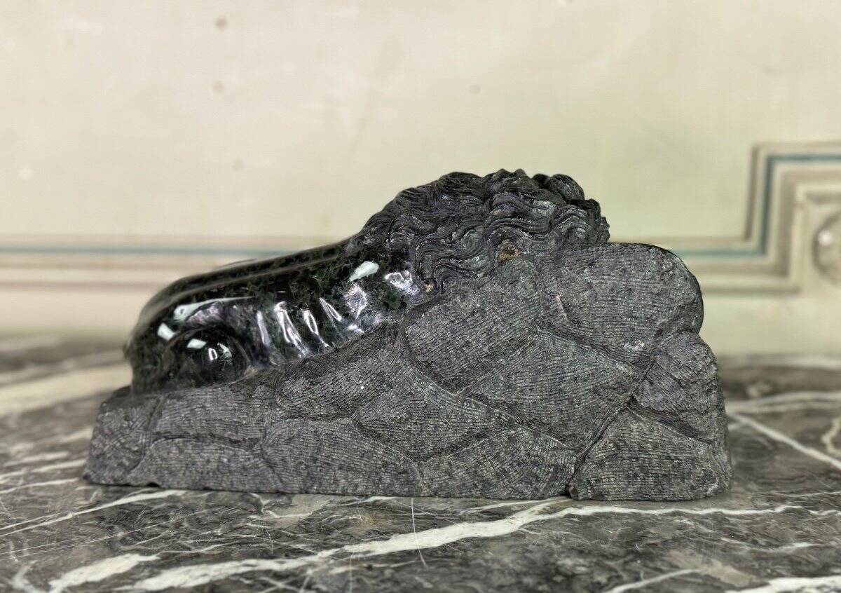 Green serpentine marble sculpture, the Lion of Lucerne after Bertel Thorvaldsen around 1880.