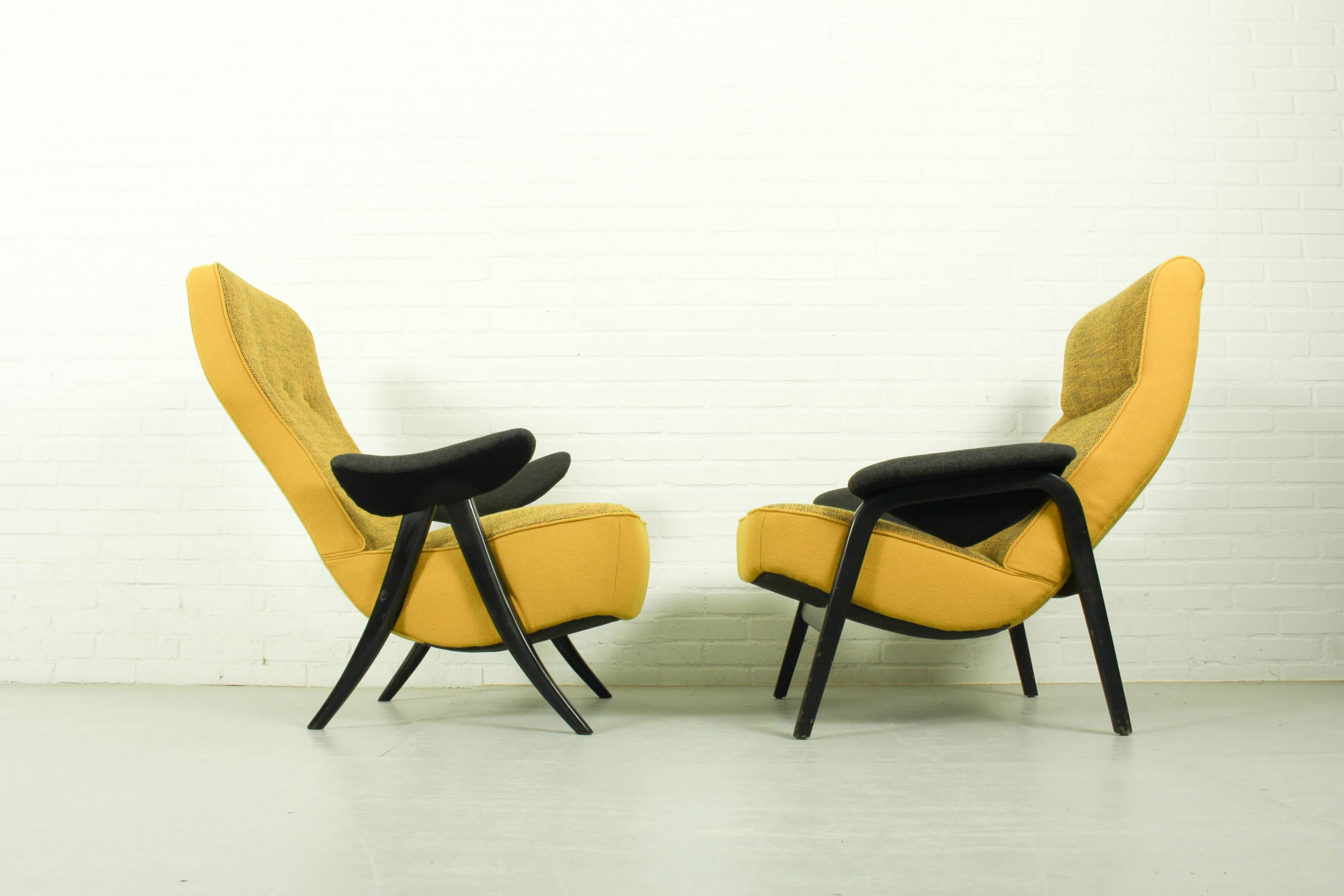 Theo Ruth pour les chaises Artifort Modèle 107 et 137 en Hallingdal Kvadrat.