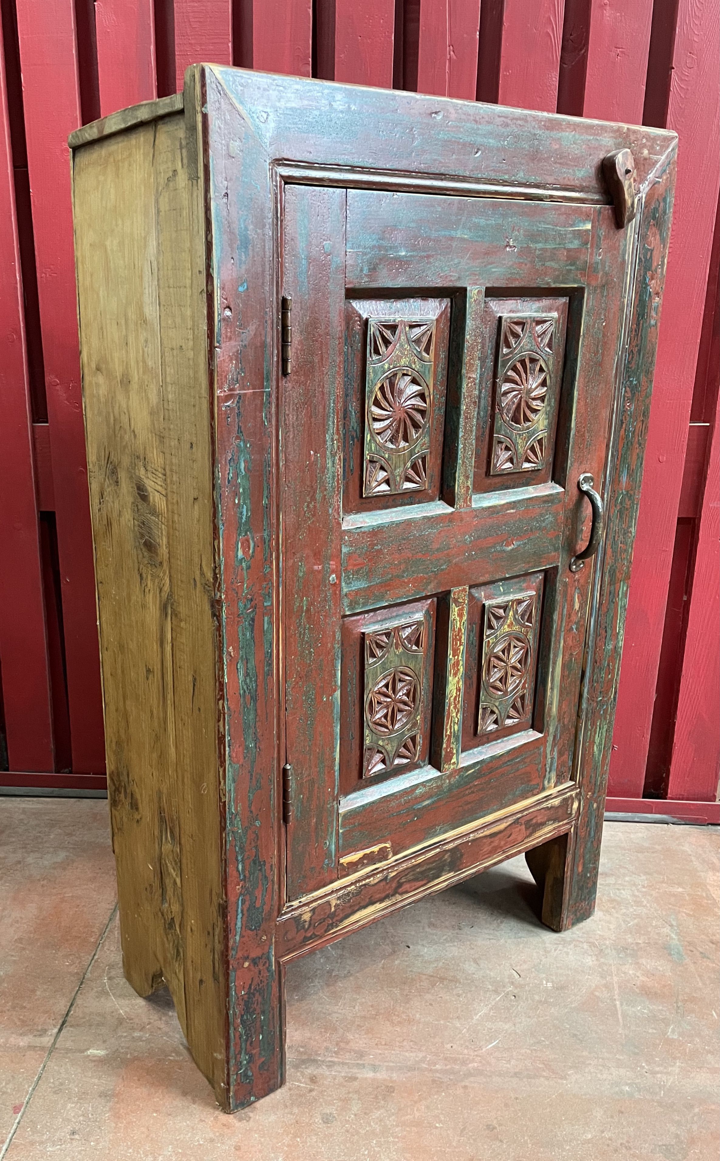 Pakistan Swat Valley ancient Bonnetière 19th century with a beautiful polychrome patina of origin