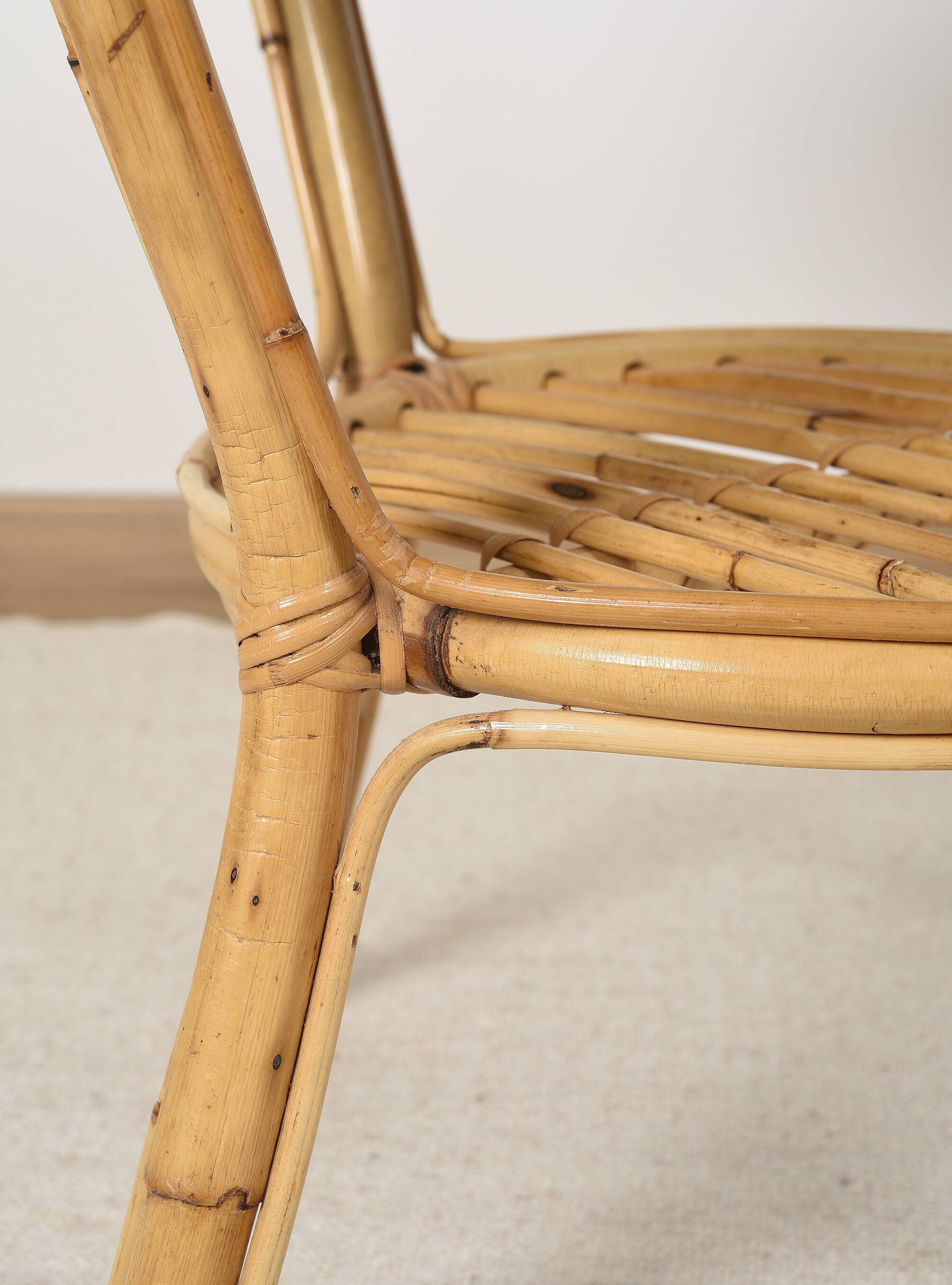 Old round rattan table, vintage from the 70s - 80s. Small table, or side table.